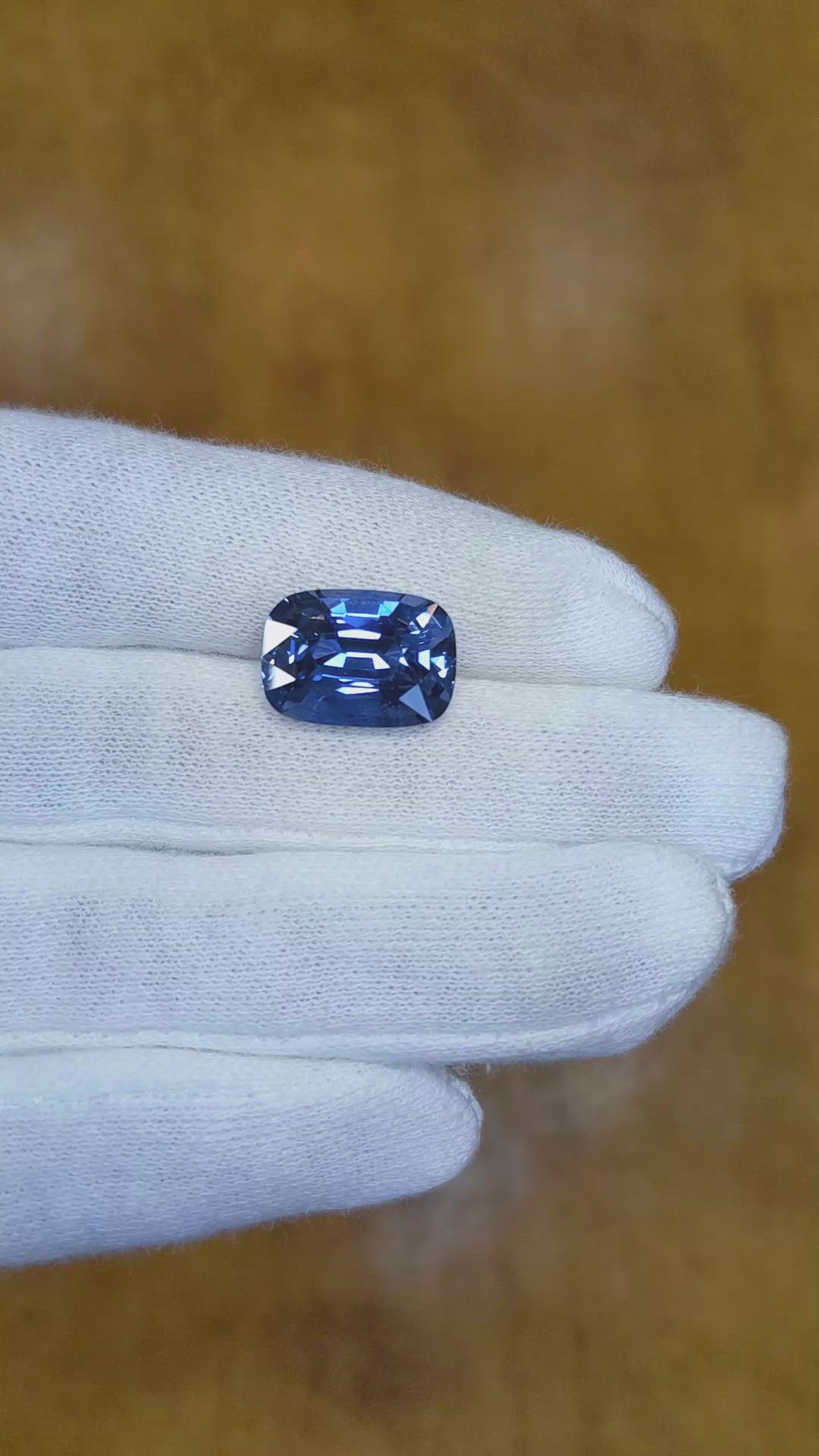 9.66 Ct. Blue Sapphire from Ceylon (Sri Lanka) Size Video