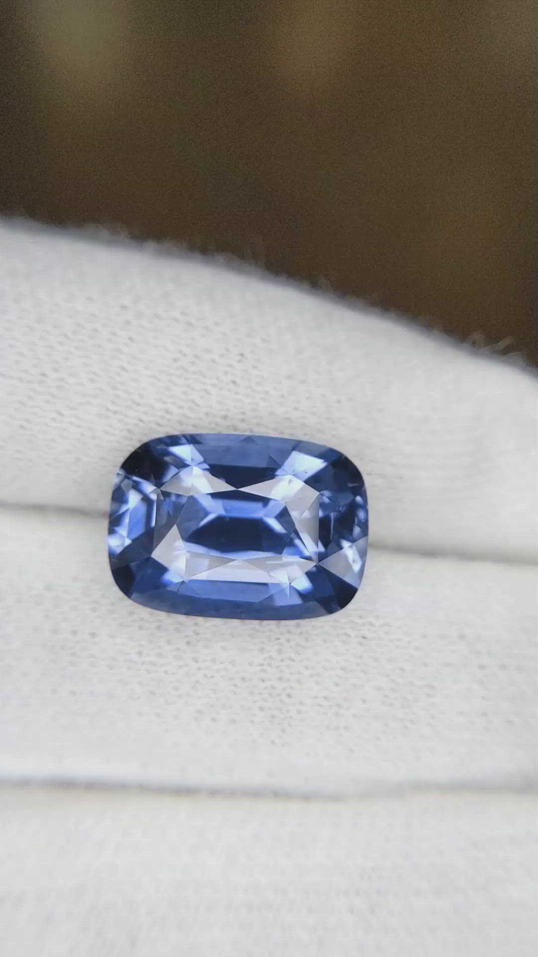 9.66 Ct. Blue Sapphire from Ceylon (Sri Lanka) Size Video