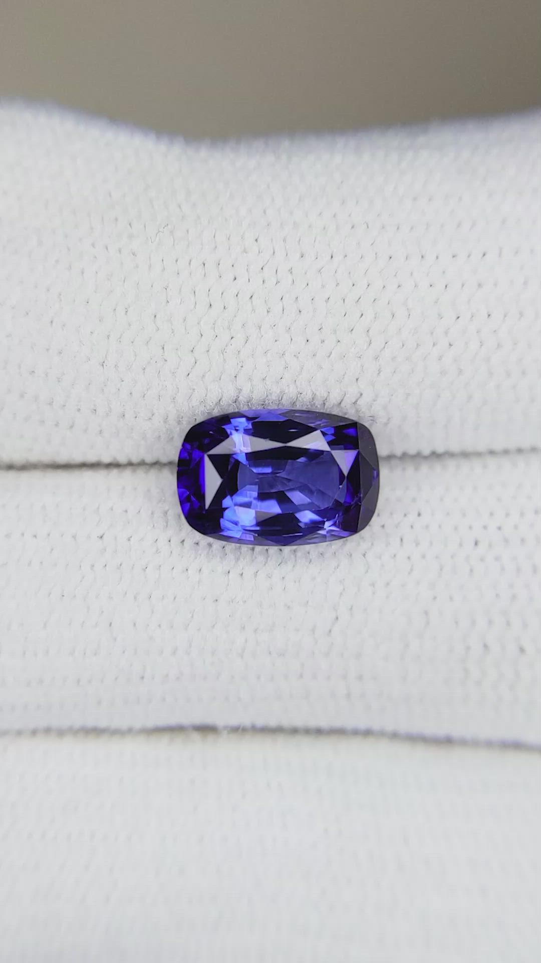 2.87 Ct. Blue Sapphire from Ceylon (Sri Lanka) Size Video