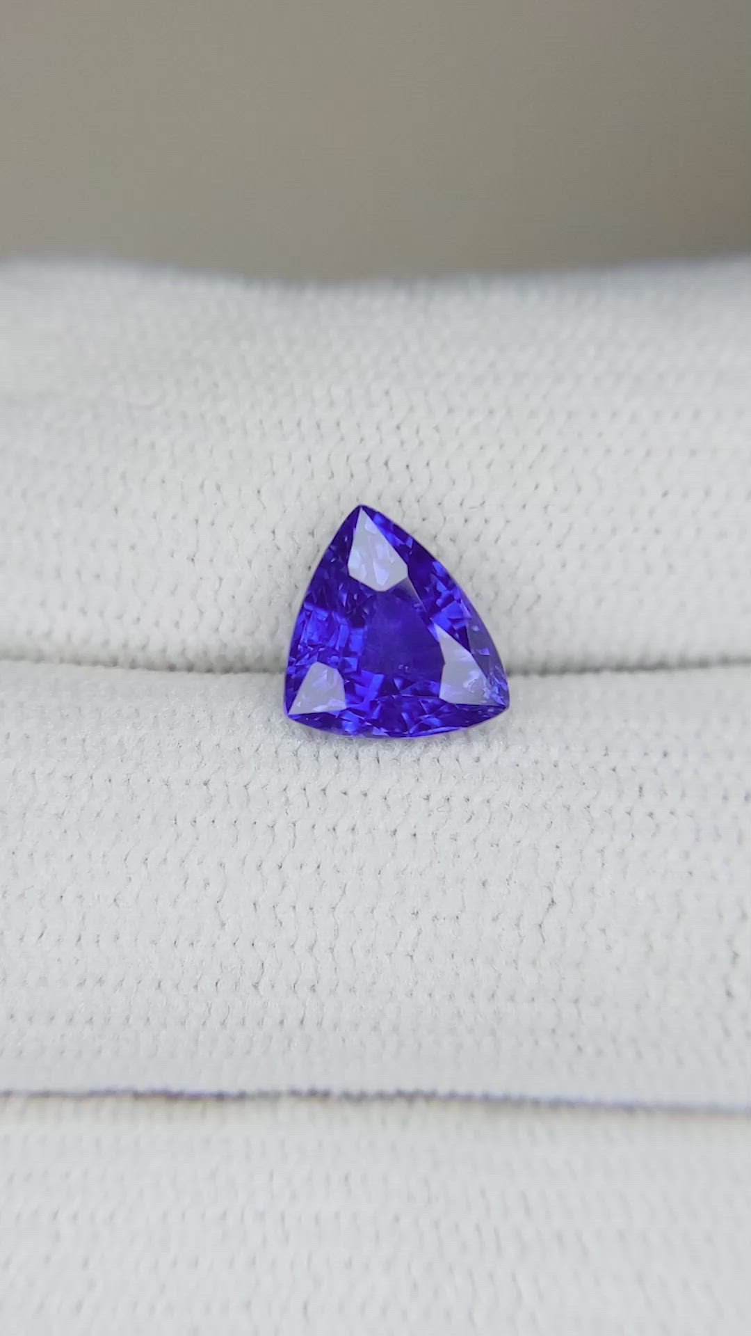 1.72 Ct. Blue Sapphire from Ceylon (Sri Lanka) Size Video