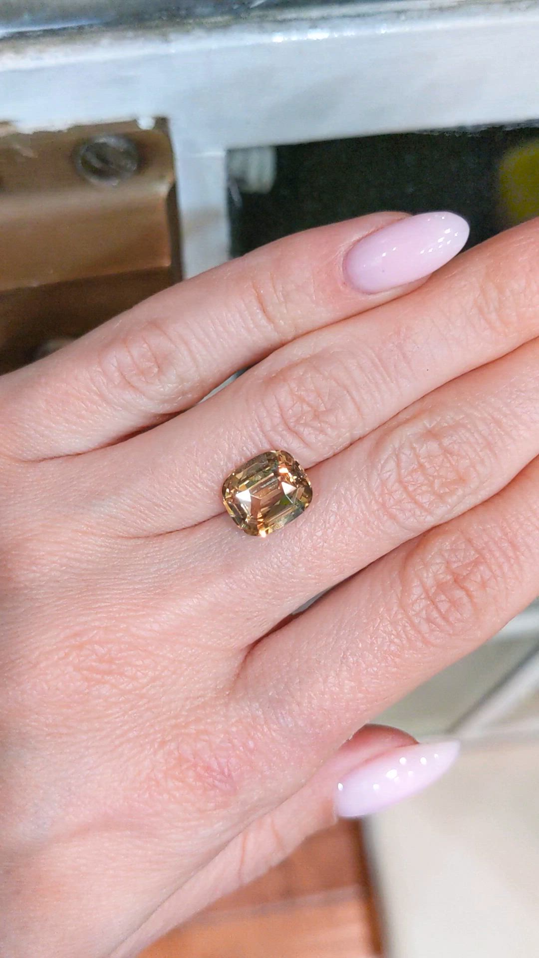 4.20 Ct. Yellow Sapphire from Ceylon (Sri Lanka) Size Video