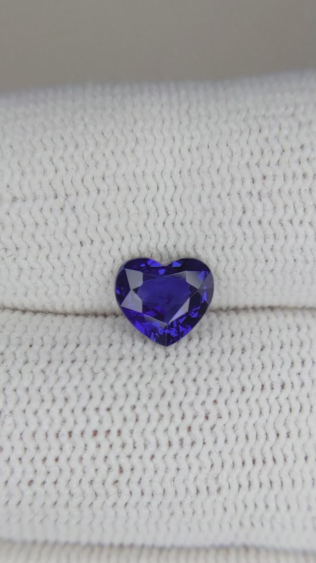 1.03 Ct. Blue Sapphire from Ceylon (Sri Lanka) Size Video