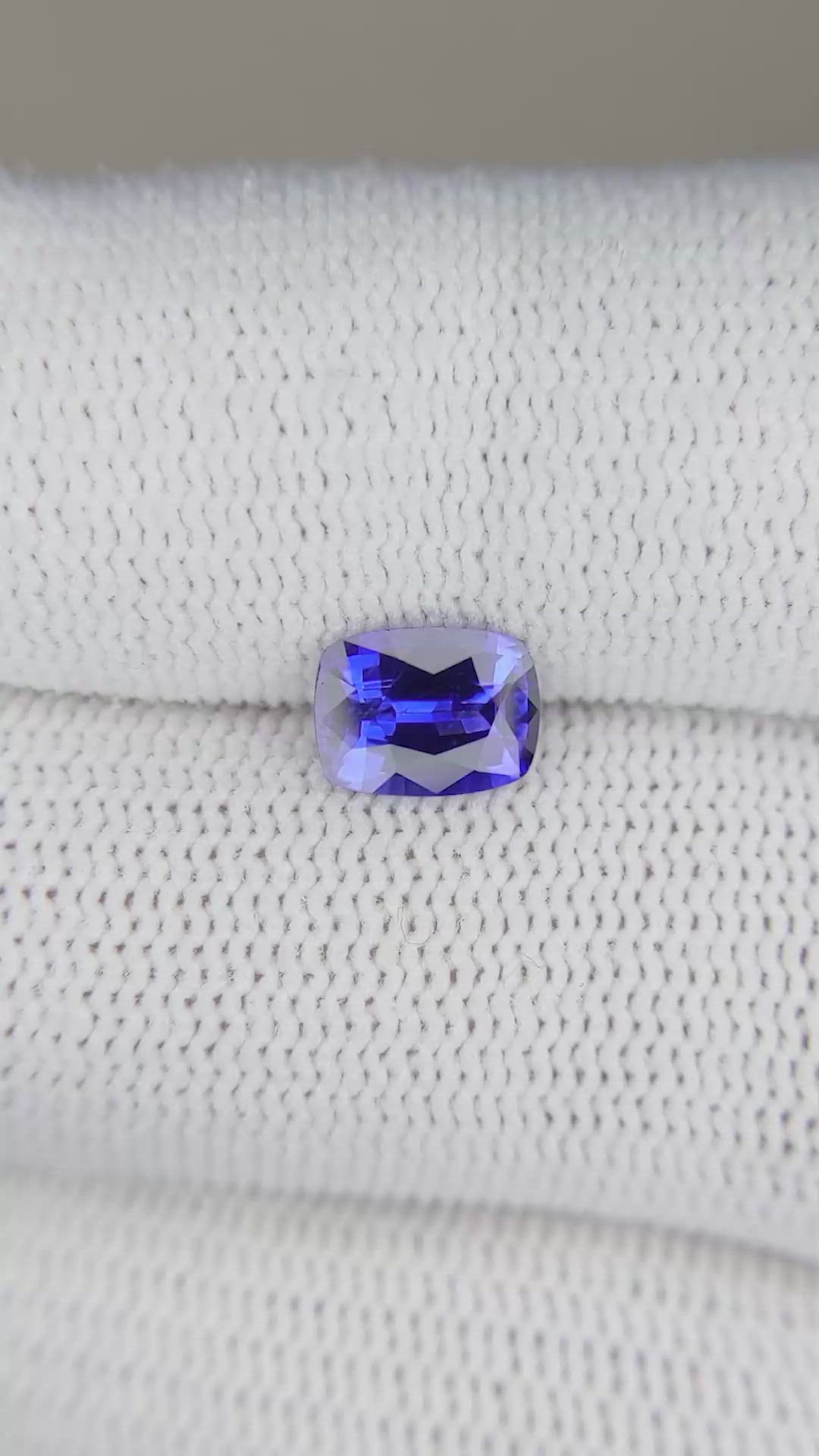 1.04 Ct. Blue Sapphire from Ceylon (Sri Lanka) Size Video