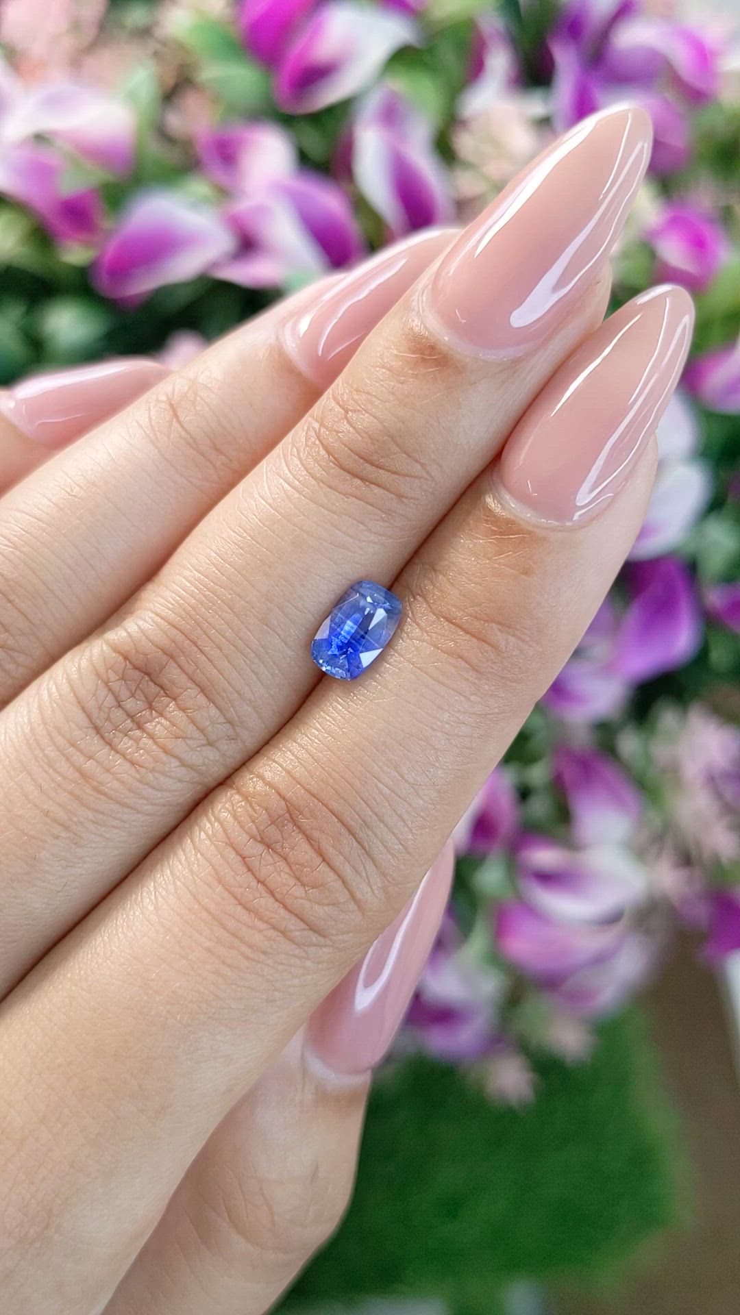 1.23 Ct. Bi Color Sapphire from Ceylon (Sri Lanka) Size Video