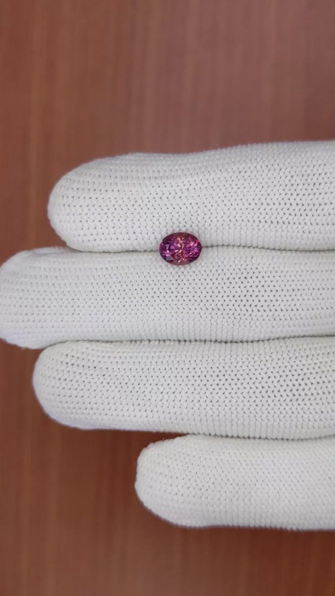 1.52 Ct. Bi Color Sapphire from Ceylon (Sri Lanka) Size Video