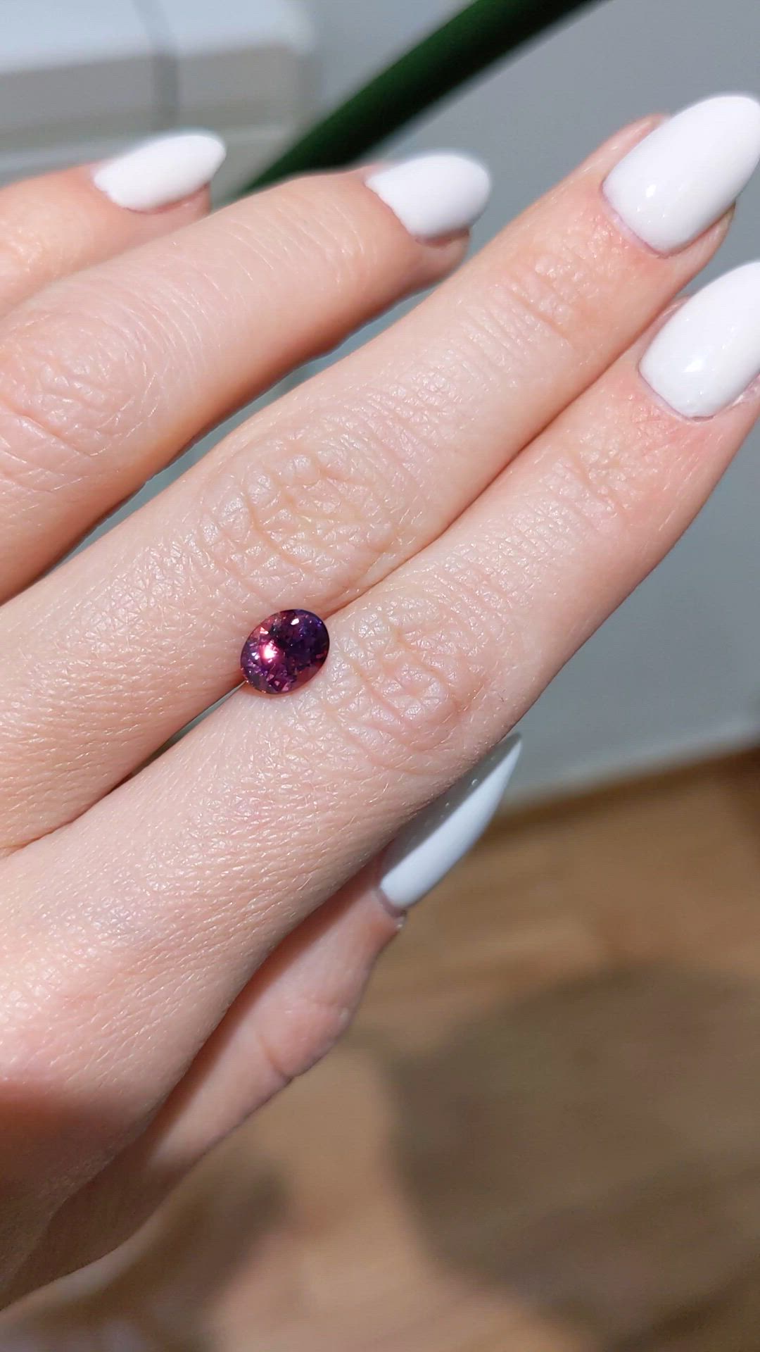 1.52 Ct. Bi Color Sapphire from Ceylon (Sri Lanka) Size Video
