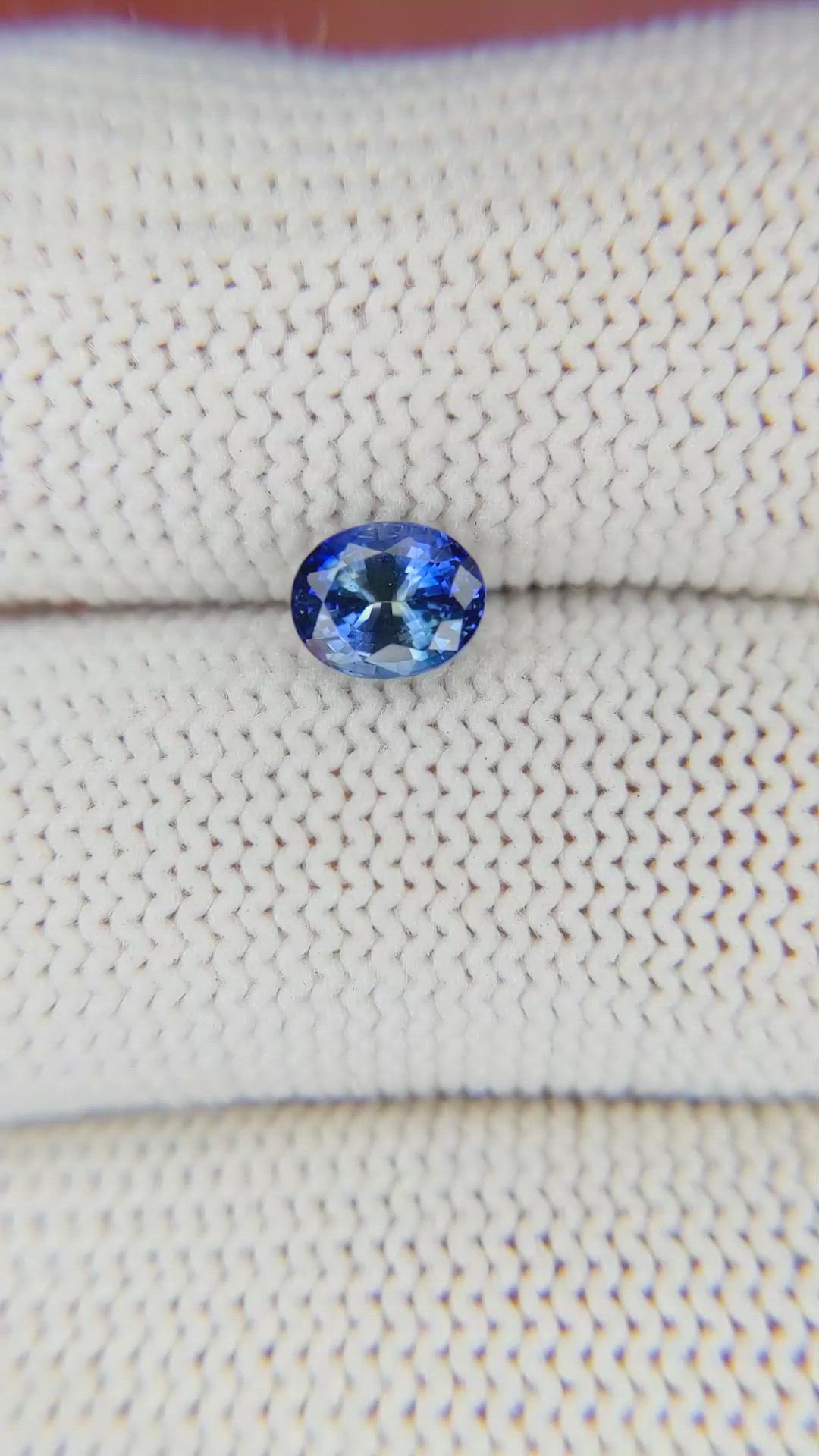 0.94 Ct. Bi Color Sapphire from Ceylon (Sri Lanka) Size Video