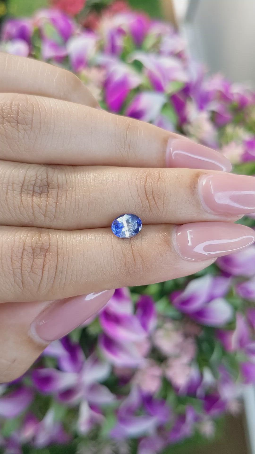 0.99 Ct. Bi Color Sapphire from Ceylon (Sri Lanka) Size Video