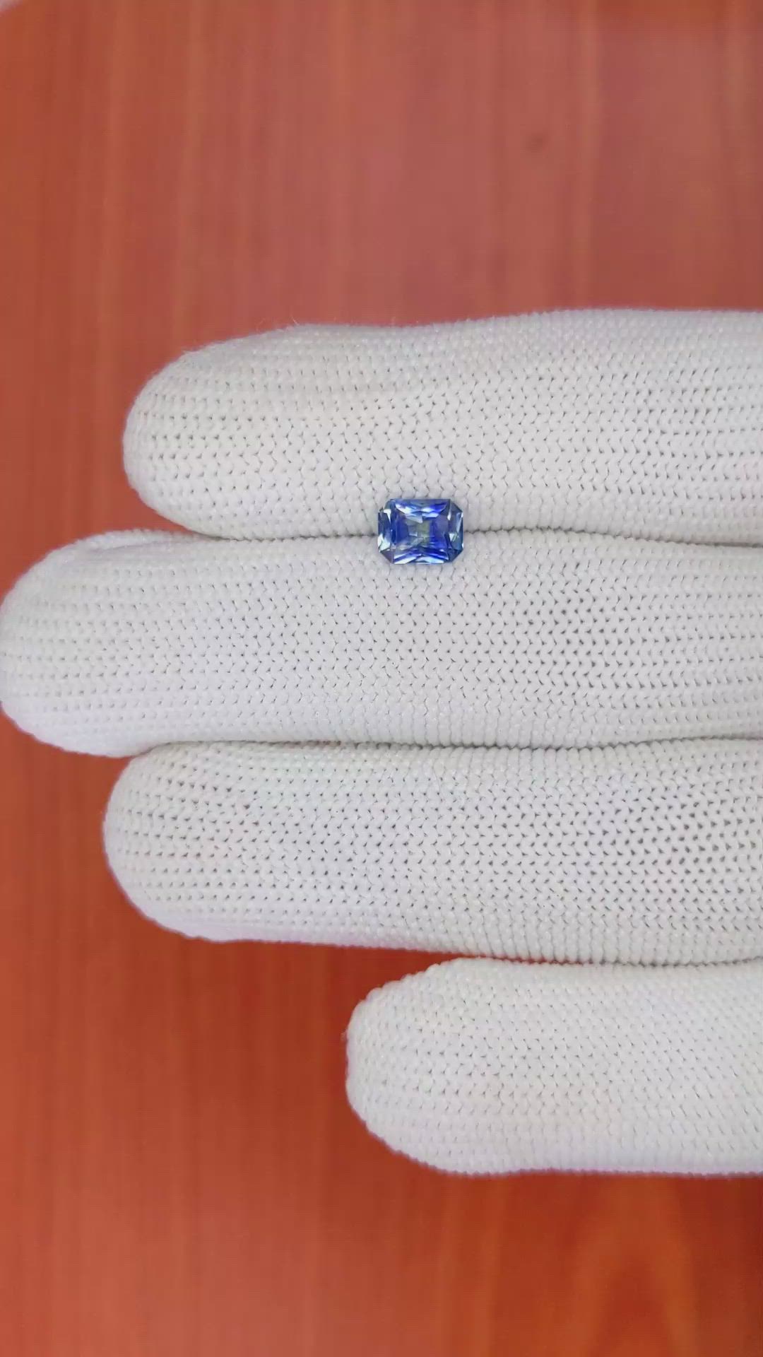 0.87 Ct. Bi Color Sapphire from Ceylon (Sri Lanka) Size Video