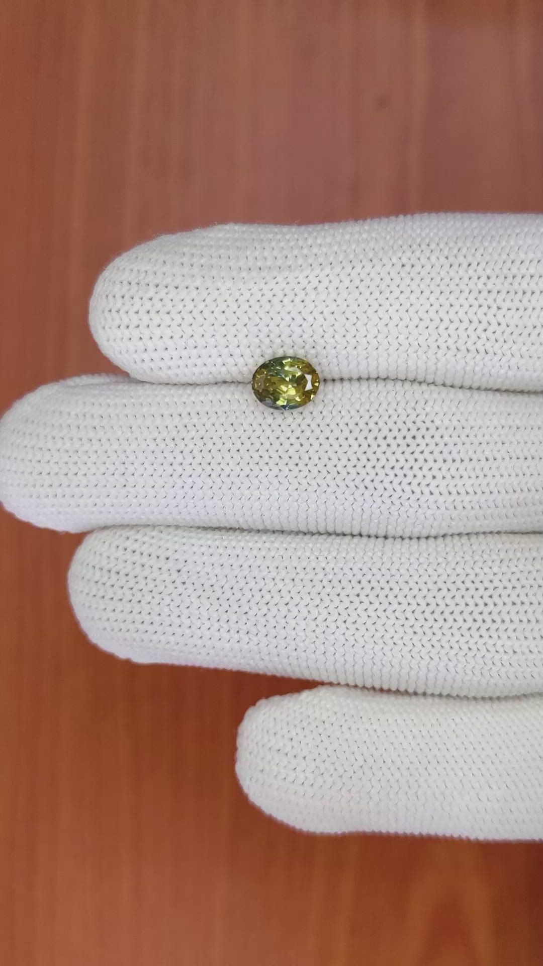 1.71 Ct. Bi Color Sapphire from Ceylon (Sri Lanka) Size Video