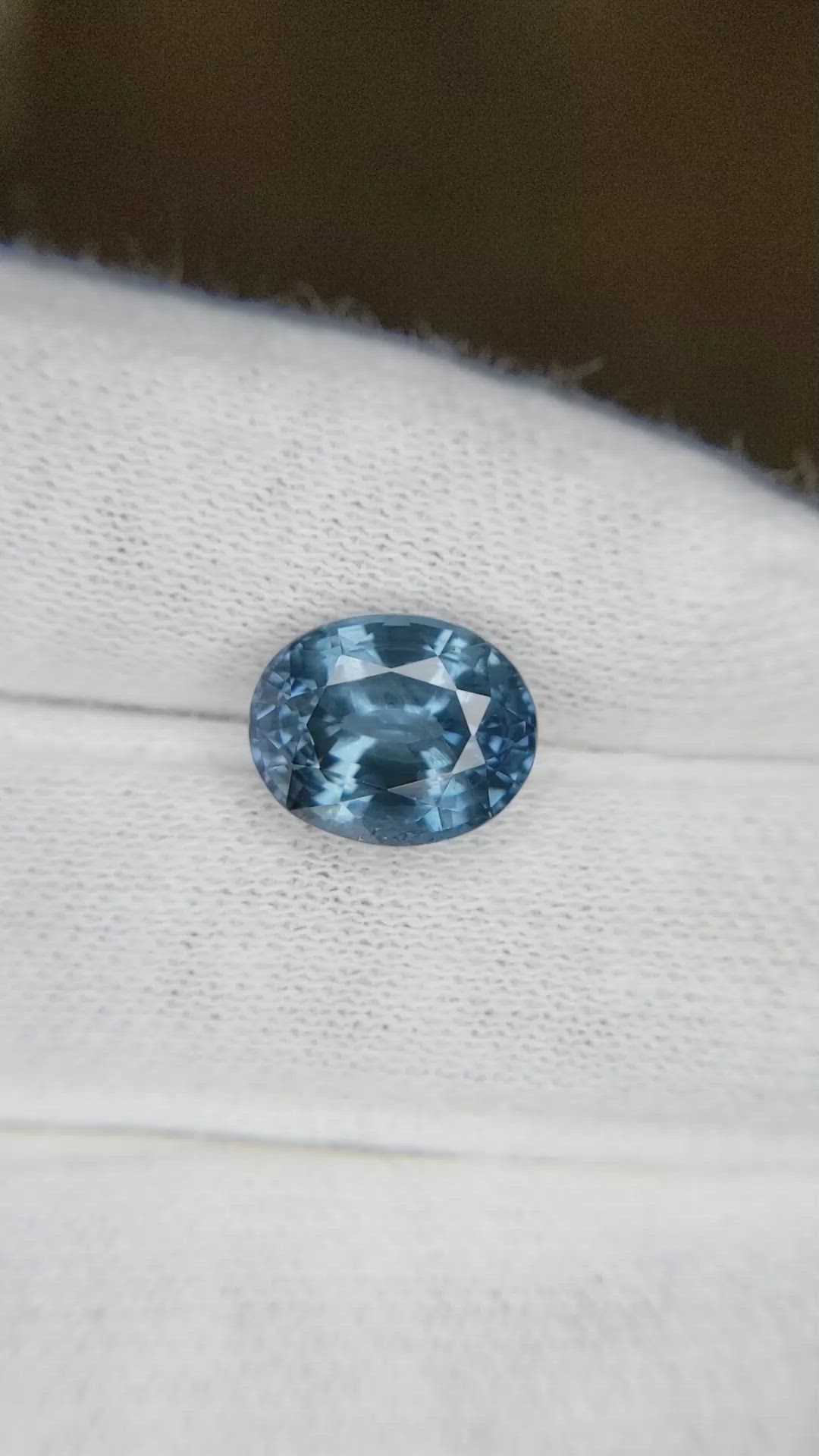 4.46 Ct. Greenish Blue Sapphire from Ceylon (Sri Lanka) Size Video
