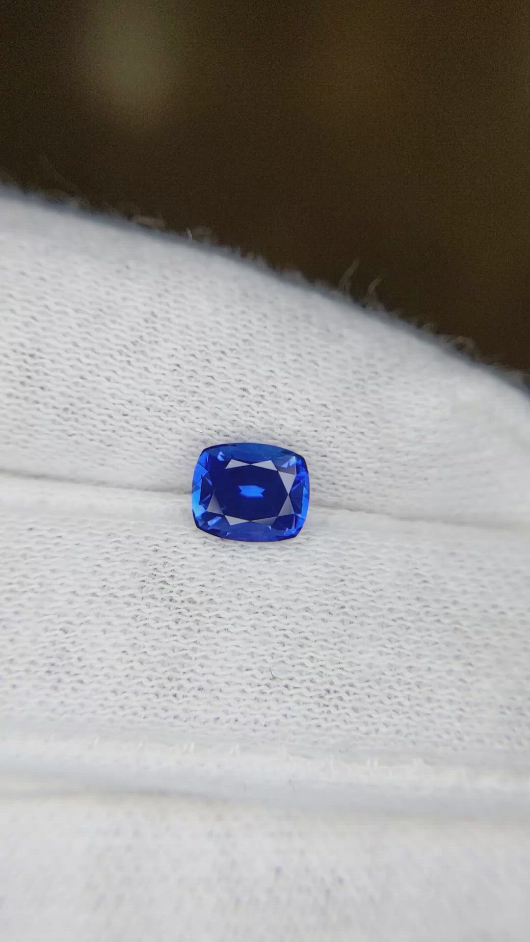 1.29 Ct. Blue Sapphire from Ceylon (Sri Lanka) Size Video
