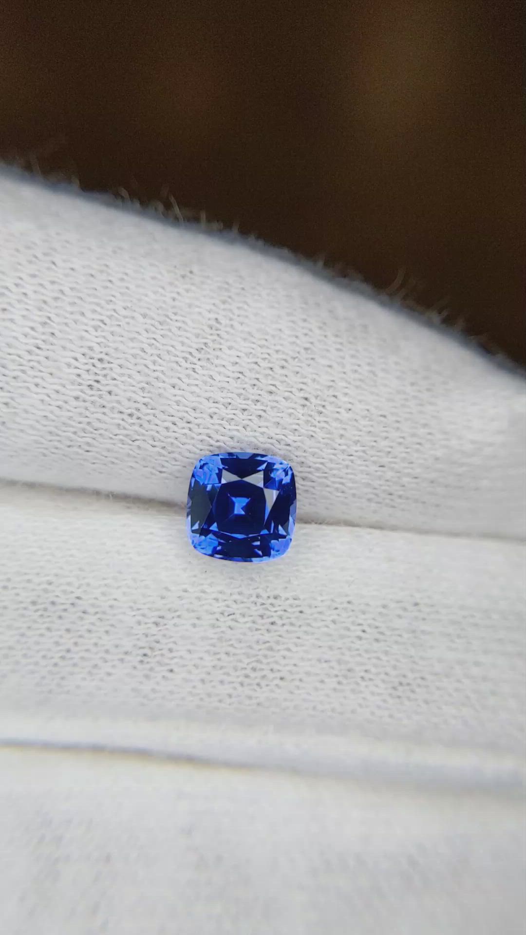 1.36 Ct. Blue Sapphire from Ceylon (Sri Lanka) Size Video
