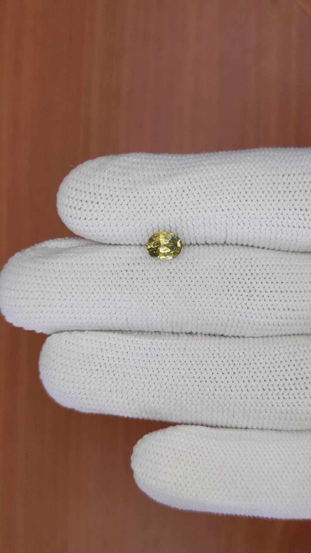 0.85 Ct. Bi Color Sapphire from Ceylon (Sri Lanka) Size Video