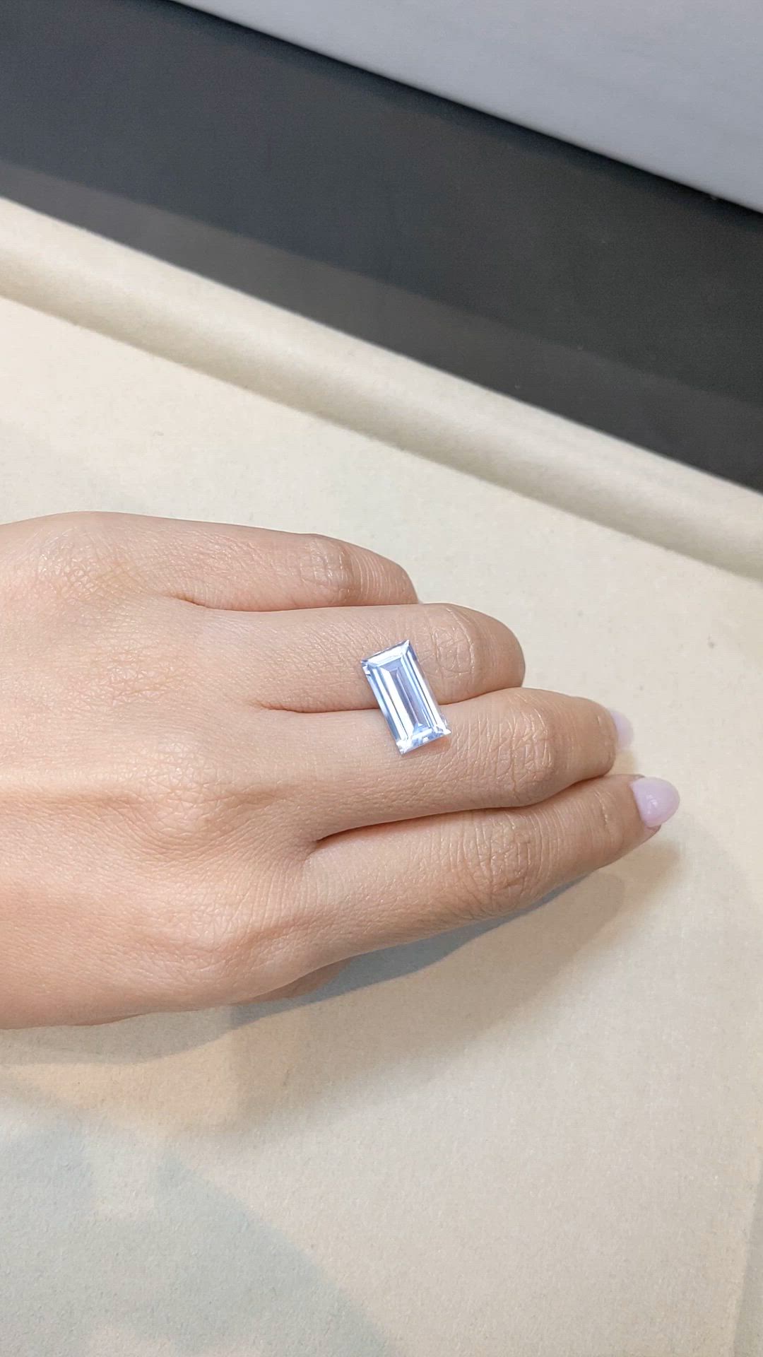5.01 Ct. Blue Sapphire from Ceylon (Sri Lanka) Size Video