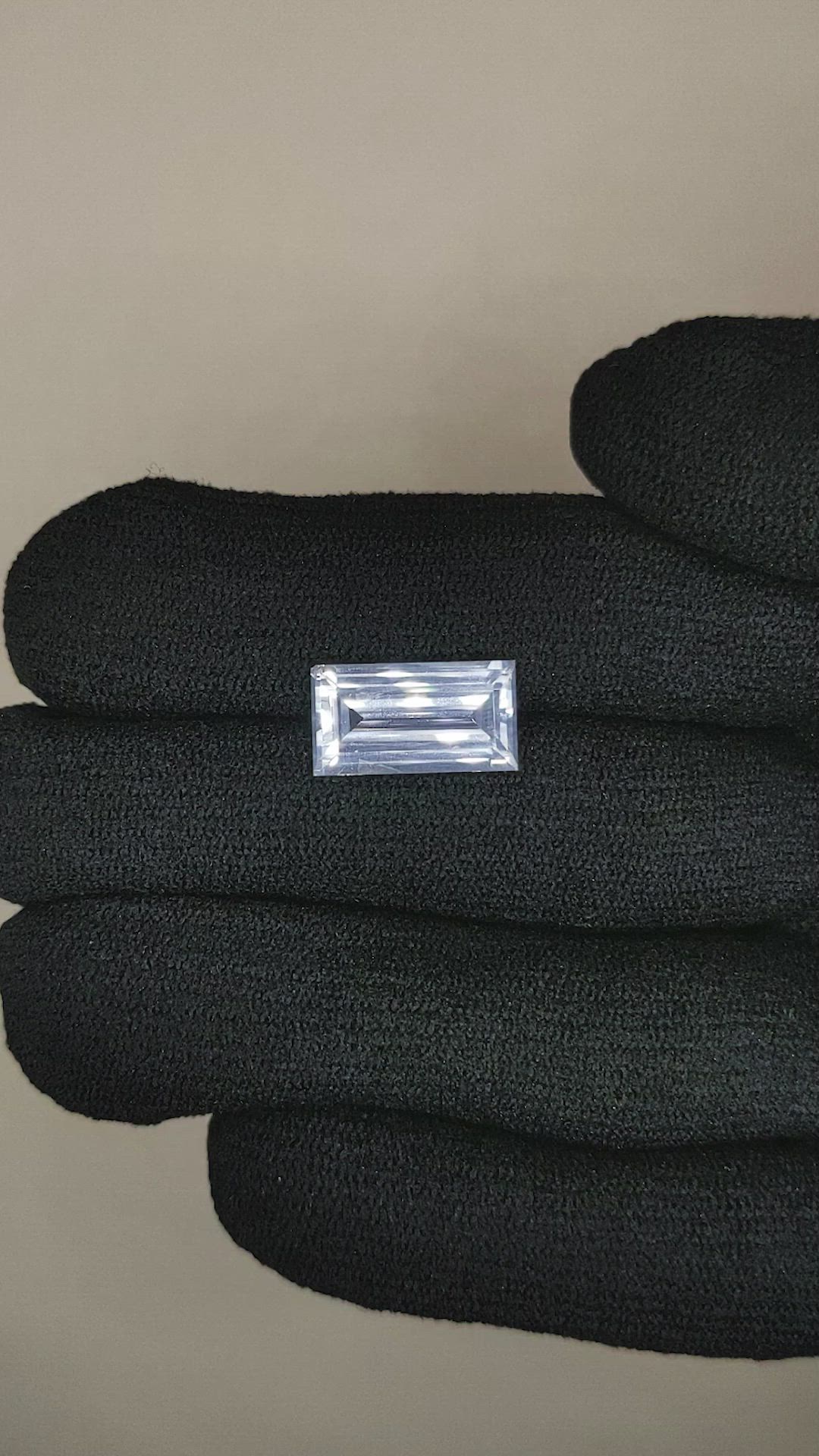 5.01 Ct. Blue Sapphire from Ceylon (Sri Lanka) Size Video