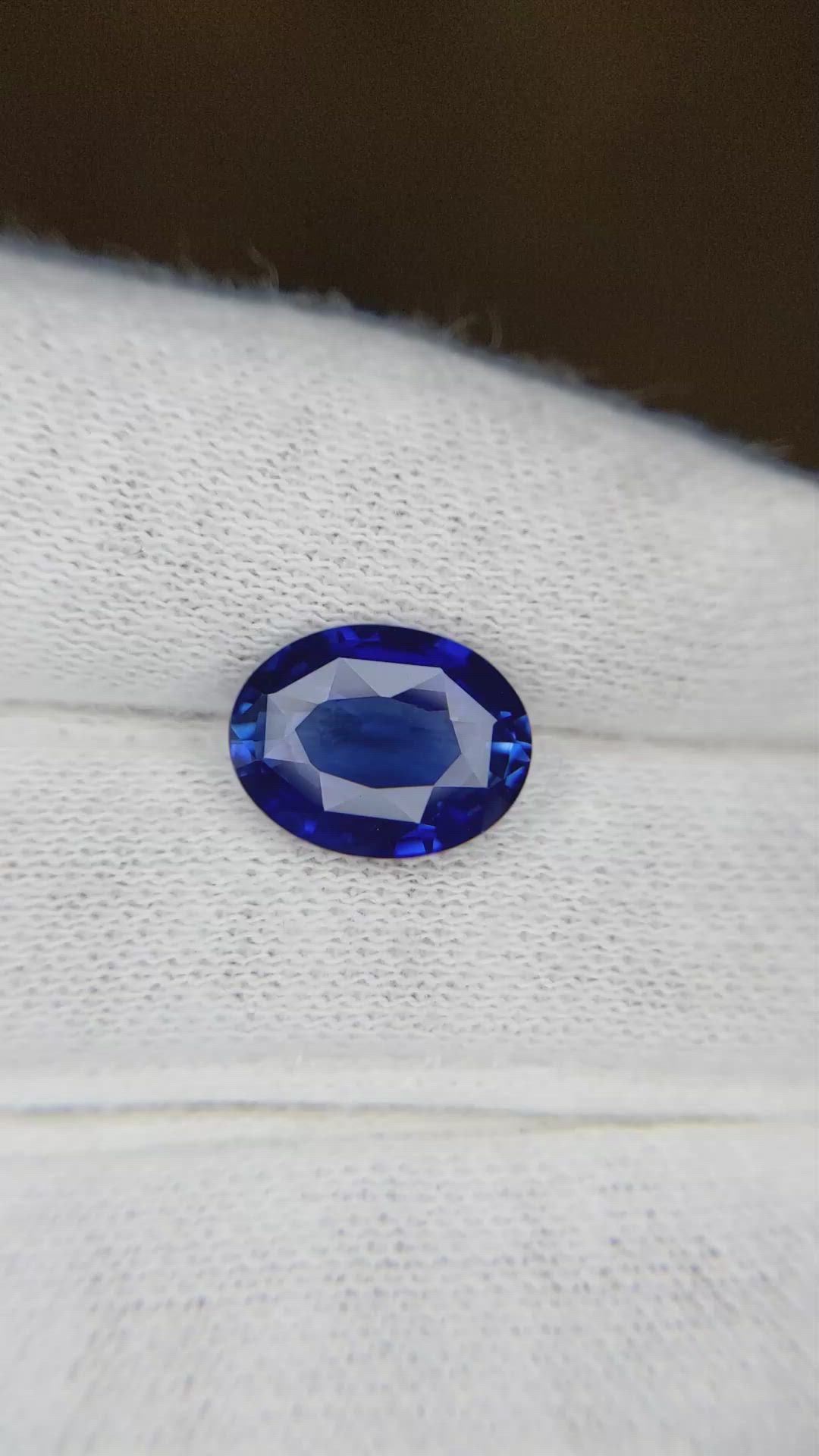 3.31 Ct. Blue Sapphire from Ceylon (Sri Lanka) Size Video