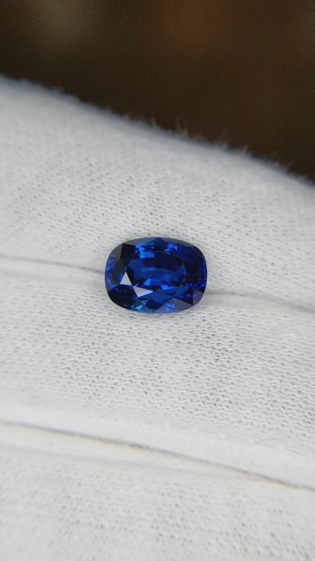 3.43 Ct. Blue Sapphire from Ceylon (Sri Lanka) Size Video