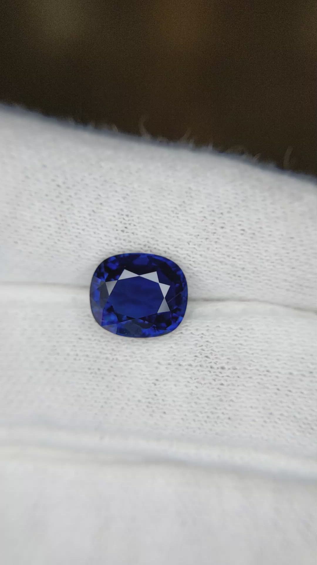 3.57 Ct. Blue Sapphire from Ceylon (Sri Lanka) Size Video
