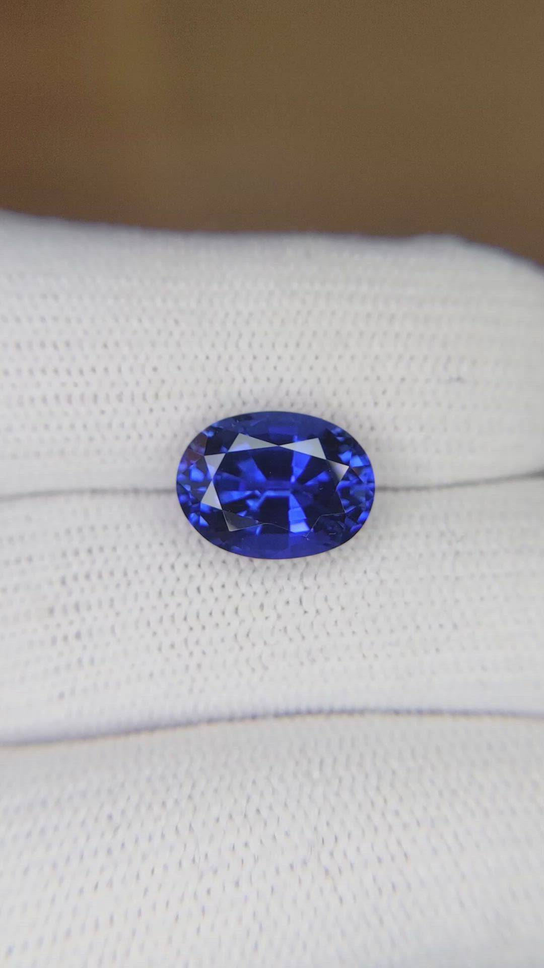 4.61 Ct. Color Change Sapphire from Ceylon (Sri Lanka) Size Video