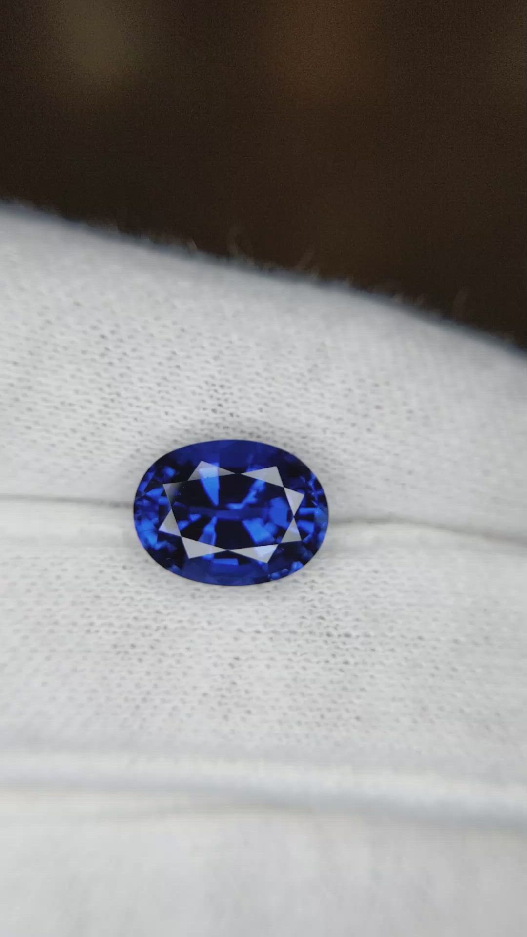 4.61 Ct. Blue Sapphire from Ceylon (Sri Lanka) Size Video