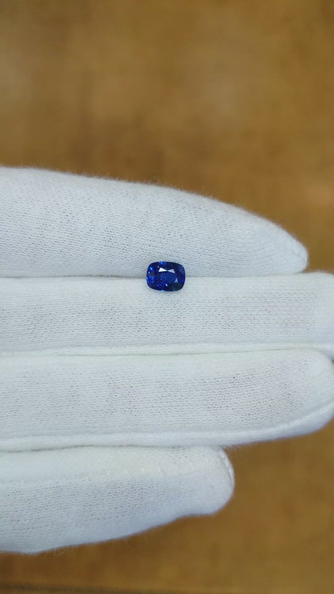 1.15 Ct. Blue Sapphire from Ceylon (Sri Lanka) Size Video