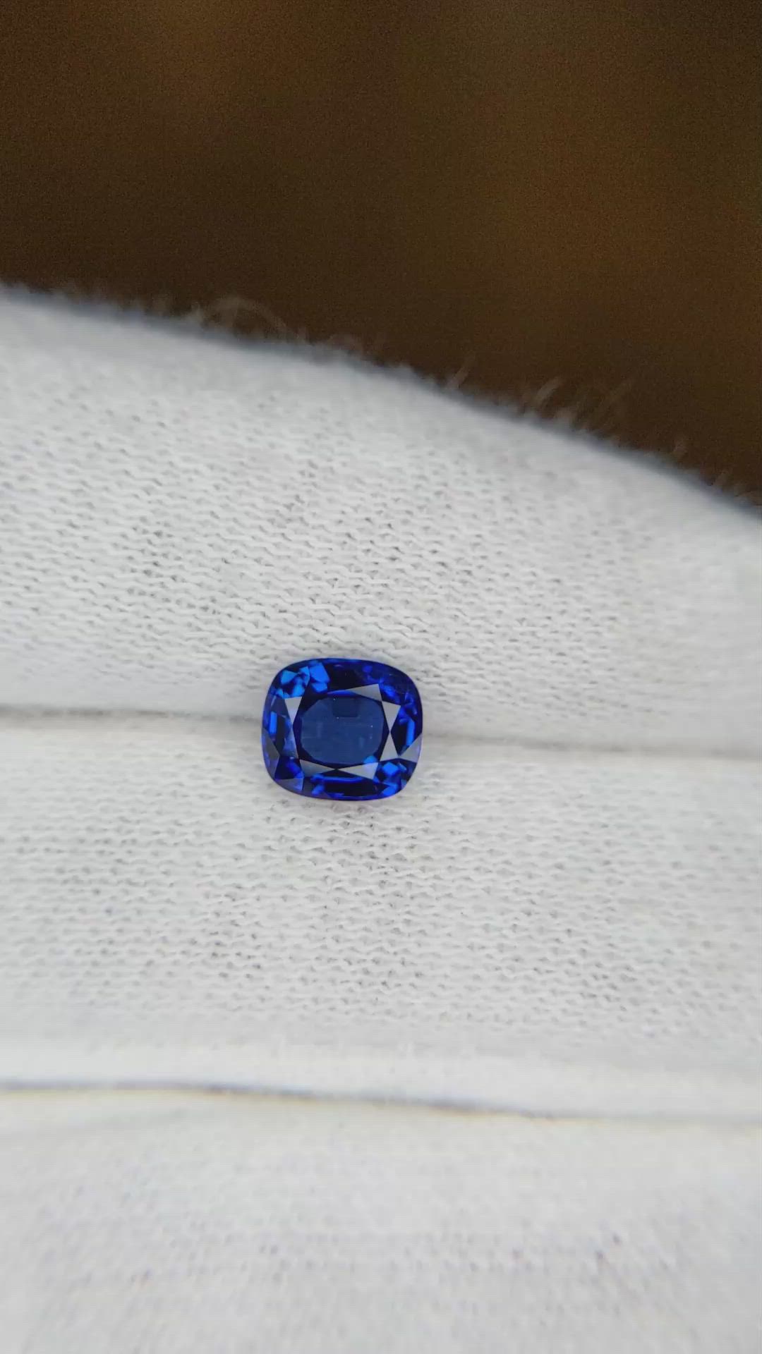 1.27 Ct. Blue Sapphire from Ceylon (Sri Lanka) Size Video