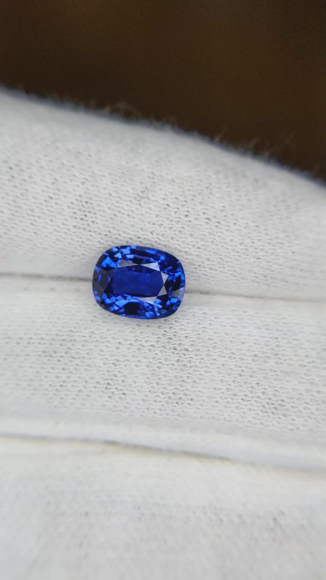 2.34 Ct. Blue Sapphire from Ceylon (Sri Lanka) Size Video