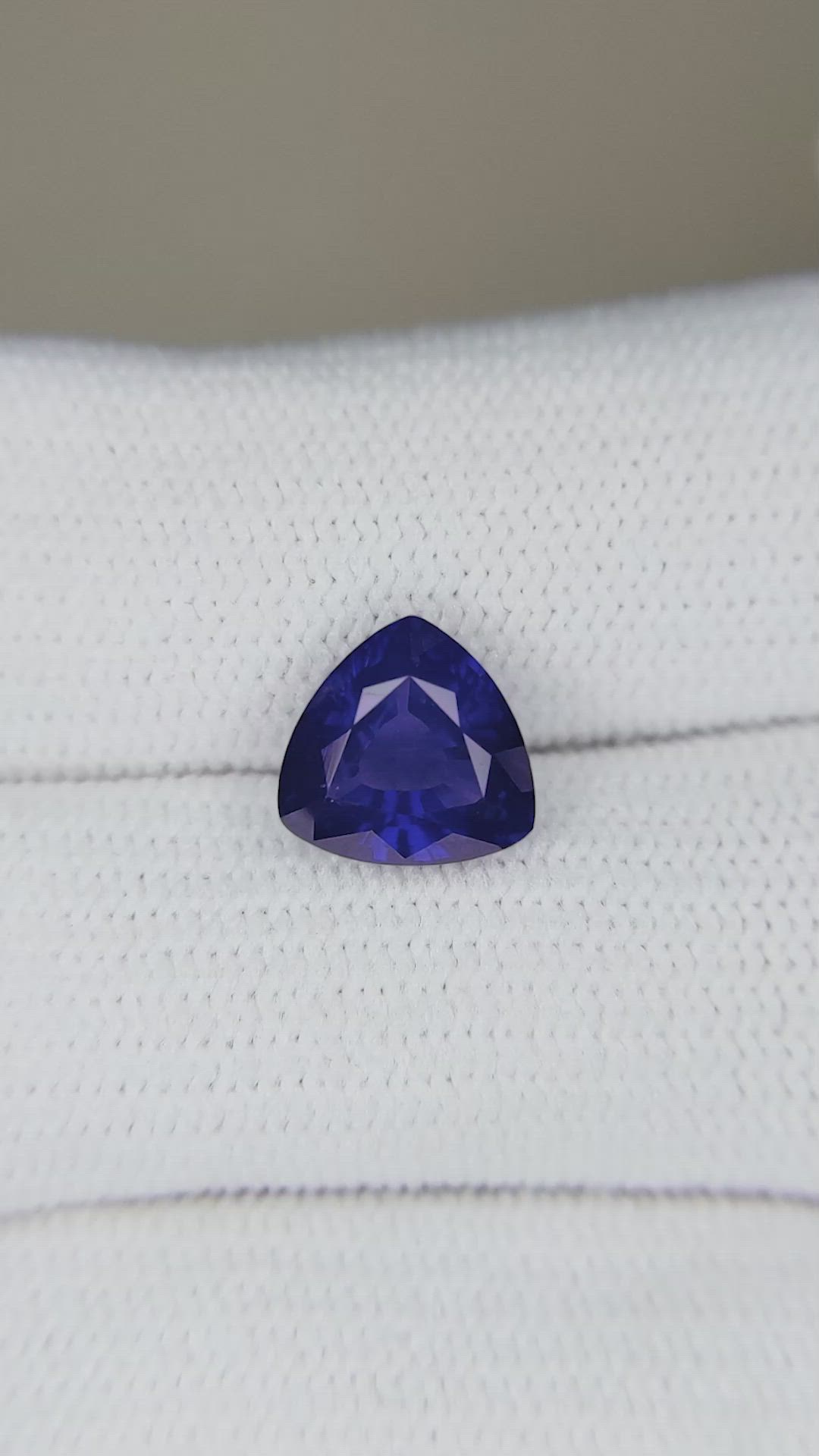 2.26 Ct. Blue Sapphire from Ceylon (Sri Lanka) Size Video