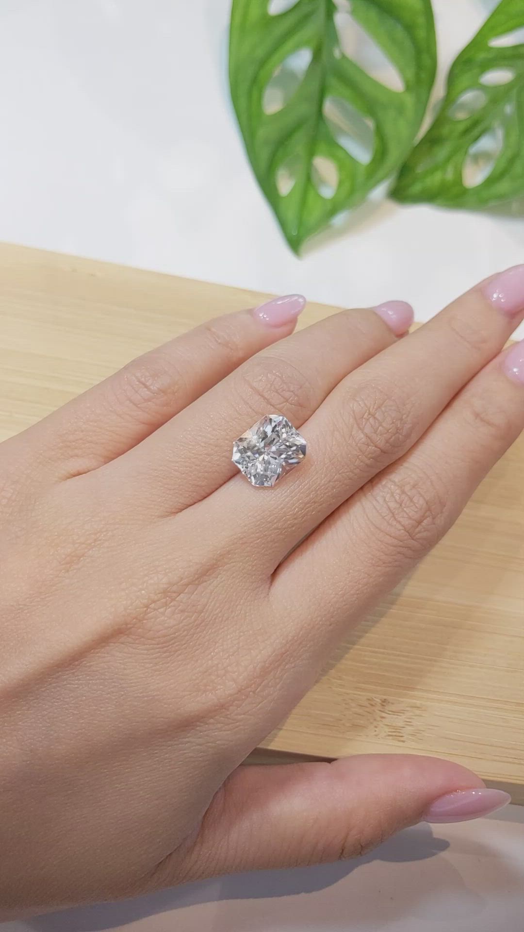 8.03 Ct. White Sapphire from Ceylon (Sri Lanka) Size Video