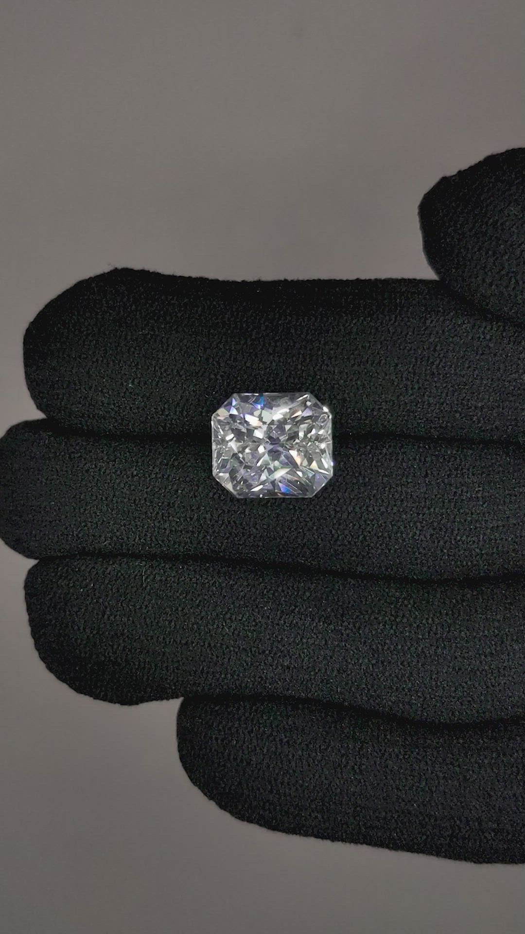8.03 Ct. White Sapphire from Ceylon (Sri Lanka) Size Video