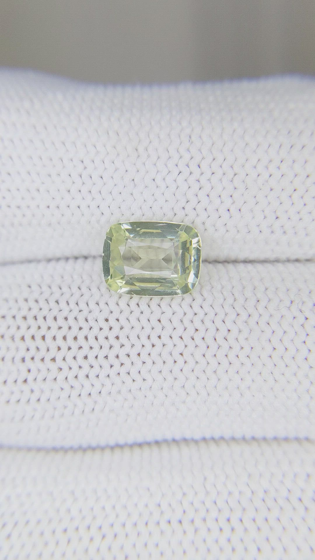 2.24 Ct. Yellowish Green Sapphire from Ceylon (Sri Lanka) Size Video