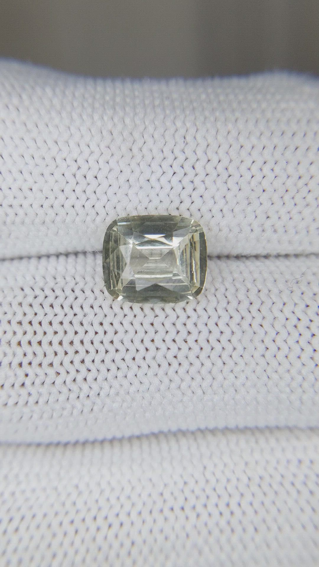 2.64 Ct. Yellow Sapphire from Ceylon (Sri Lanka) Size Video