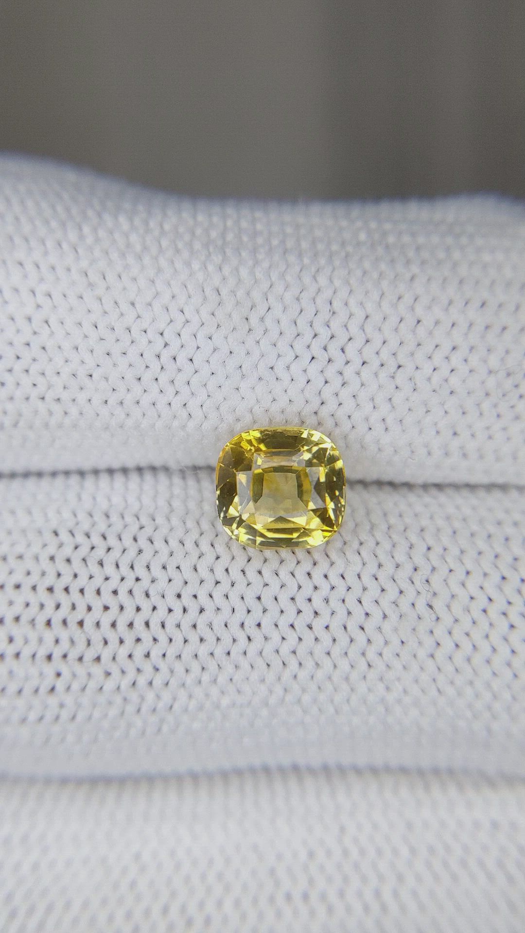 2.56 Ct. Yellow Sapphire from Ceylon (Sri Lanka) Size Video