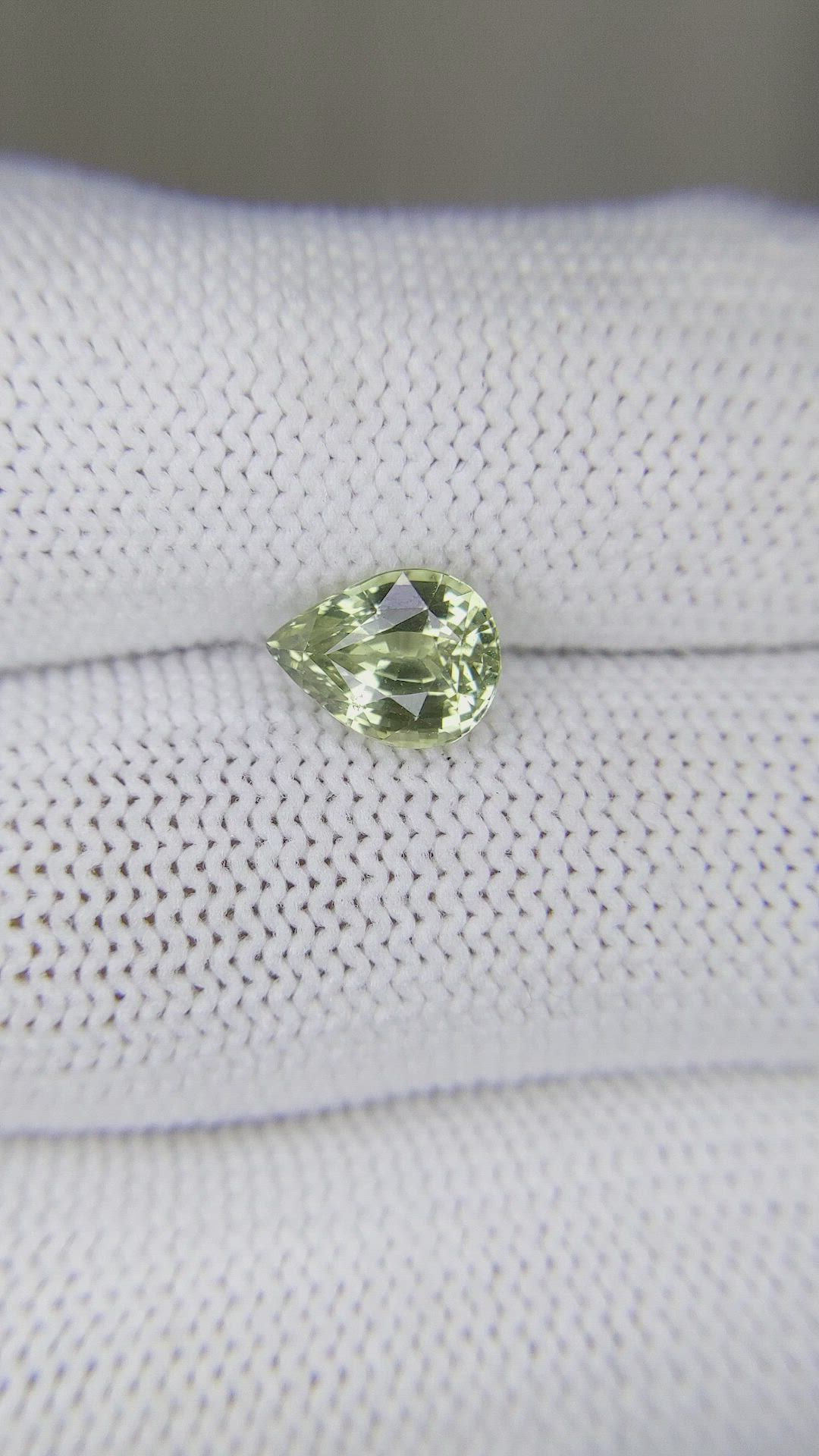 2.11 Ct. Yellowish Green Sapphire from Ceylon (Sri Lanka) Size Video