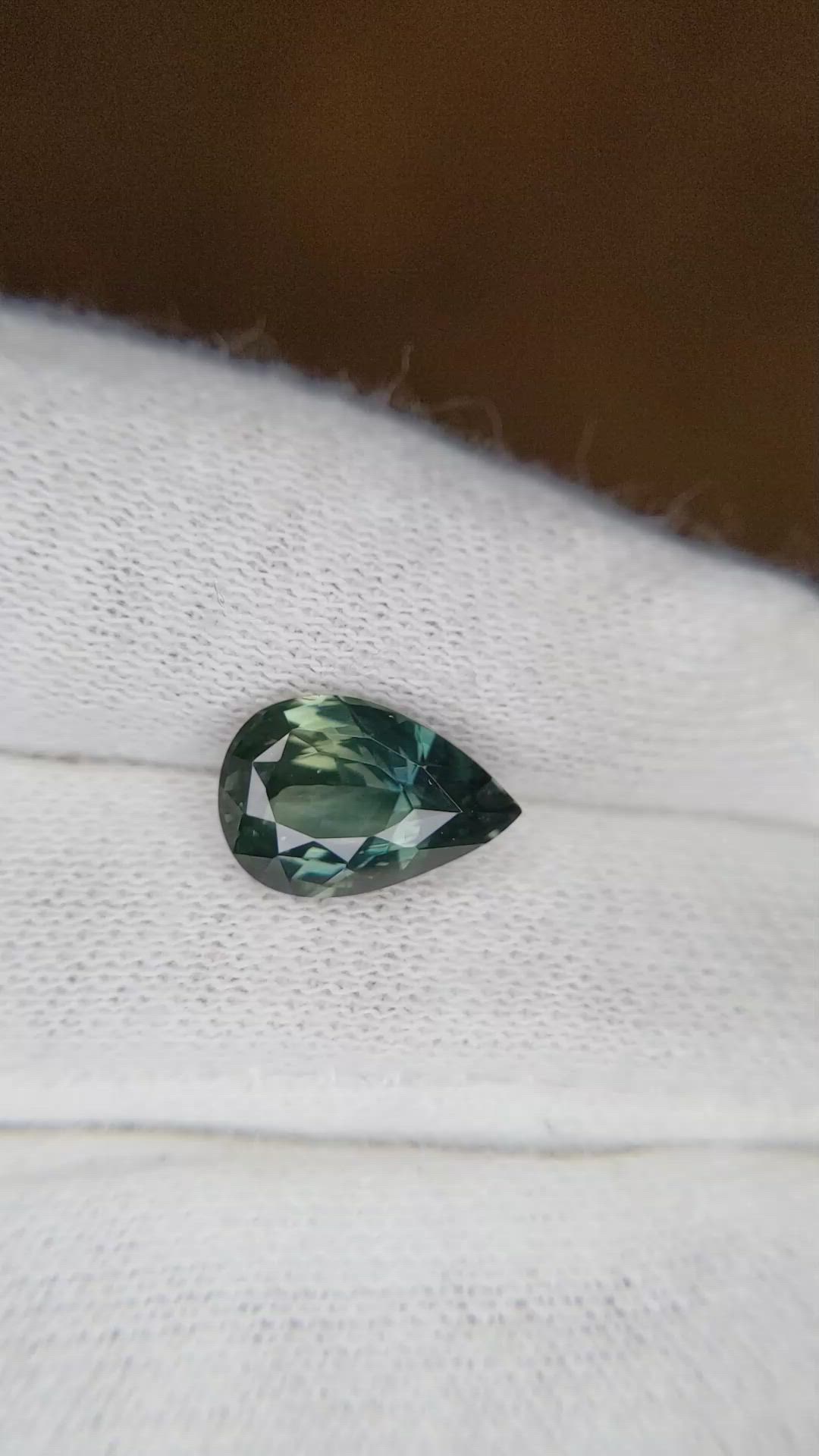3.08 Ct. Sapphire from Ceylon (Sri Lanka) Size Video