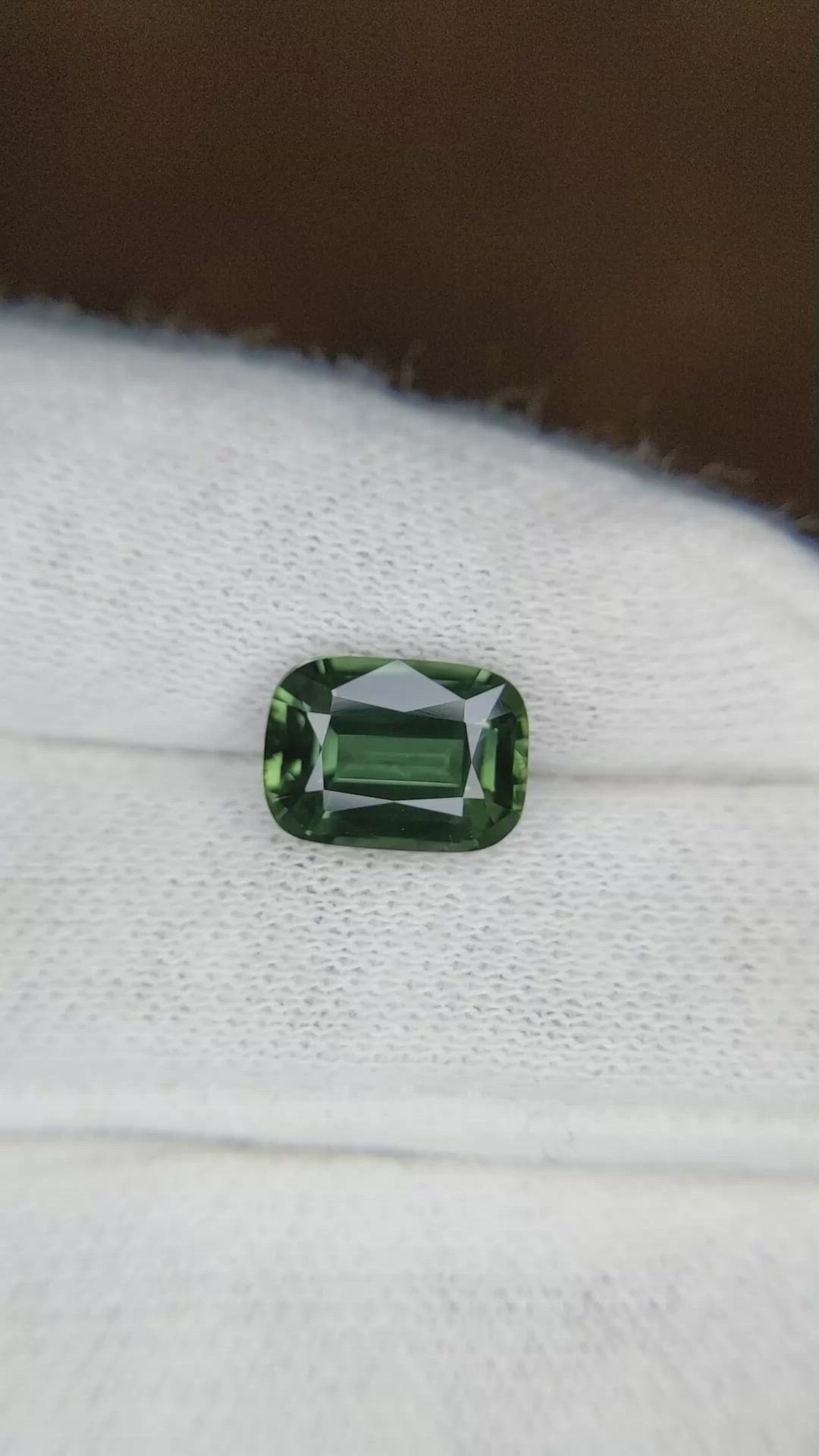 3.03 Ct. Green Sapphire from Ceylon (Sri Lanka) Size Video
