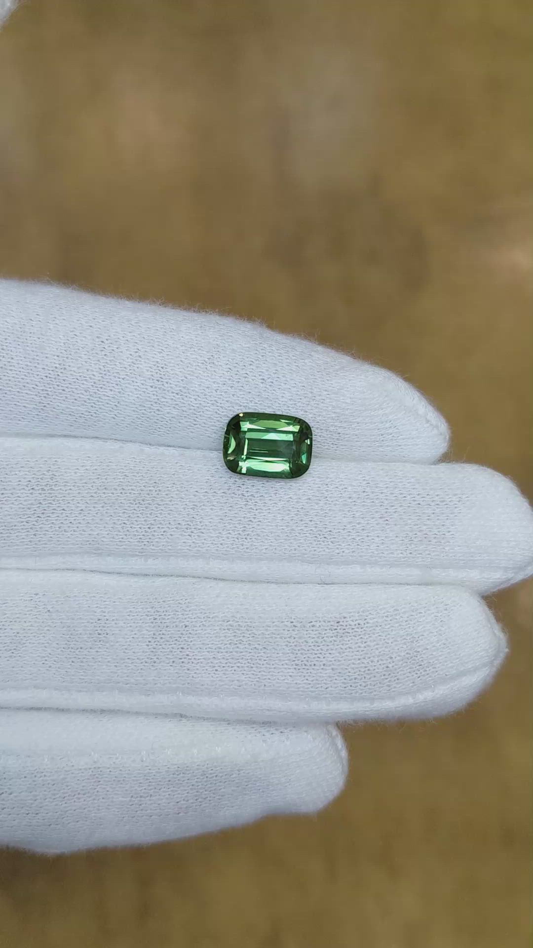 3.03 Ct. Green Sapphire from Ceylon (Sri Lanka) Size Video