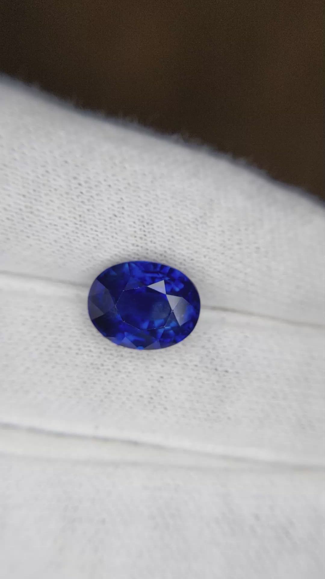 5.01 Ct. Blue Sapphire from Ceylon (Sri Lanka) Size Video