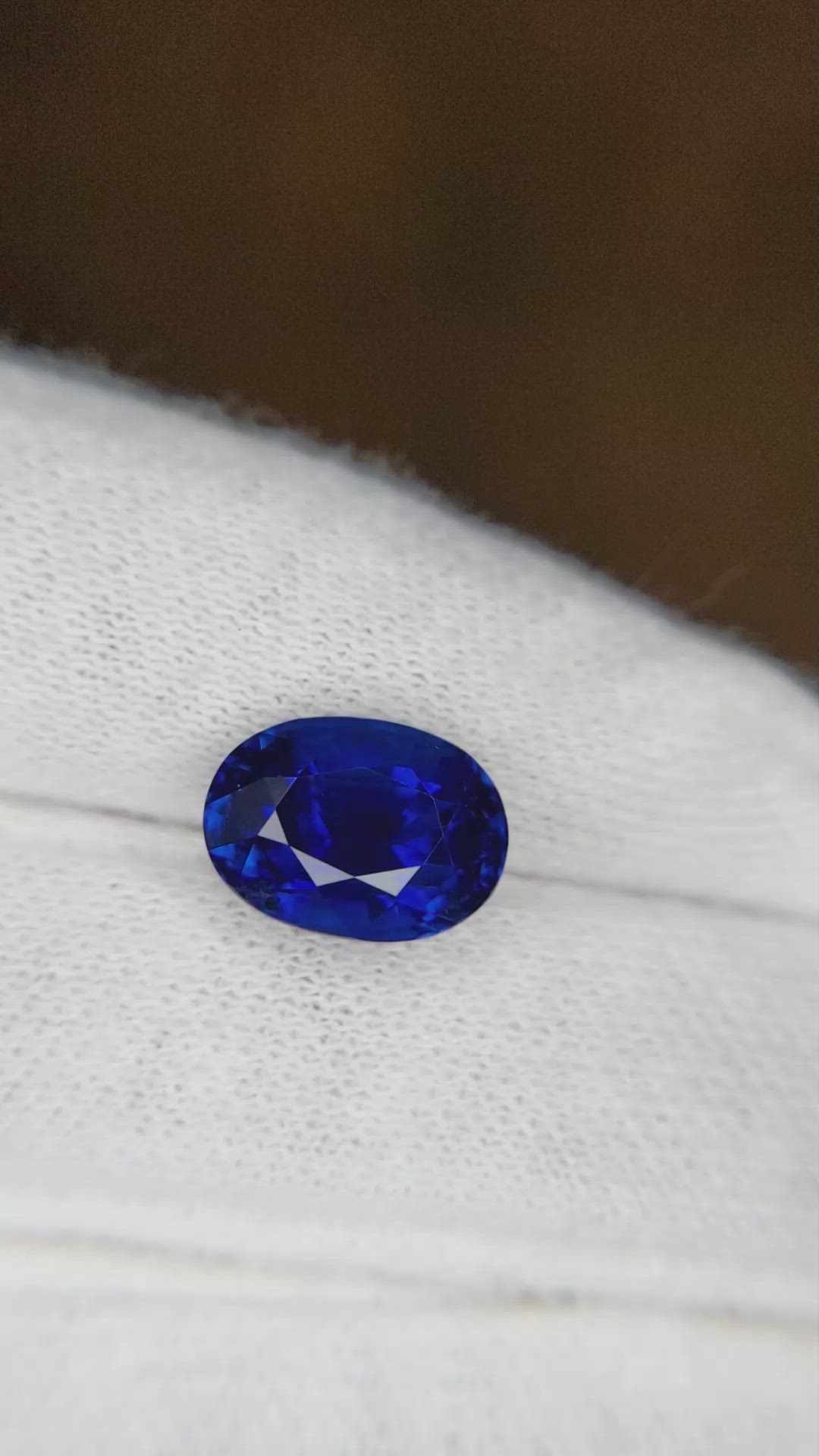5.06 Ct. Blue Sapphire from Ceylon (Sri Lanka) Size Video