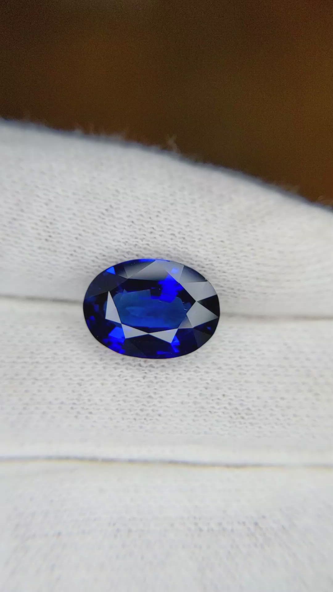 5.23 Ct. Blue Sapphire from Ceylon (Sri Lanka) Size Video