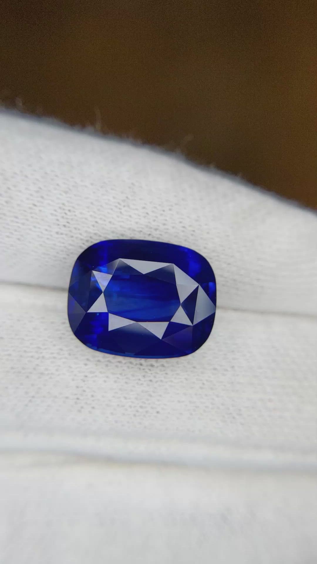 11.24 Ct. Blue Sapphire from Ceylon (Sri Lanka) Size Video