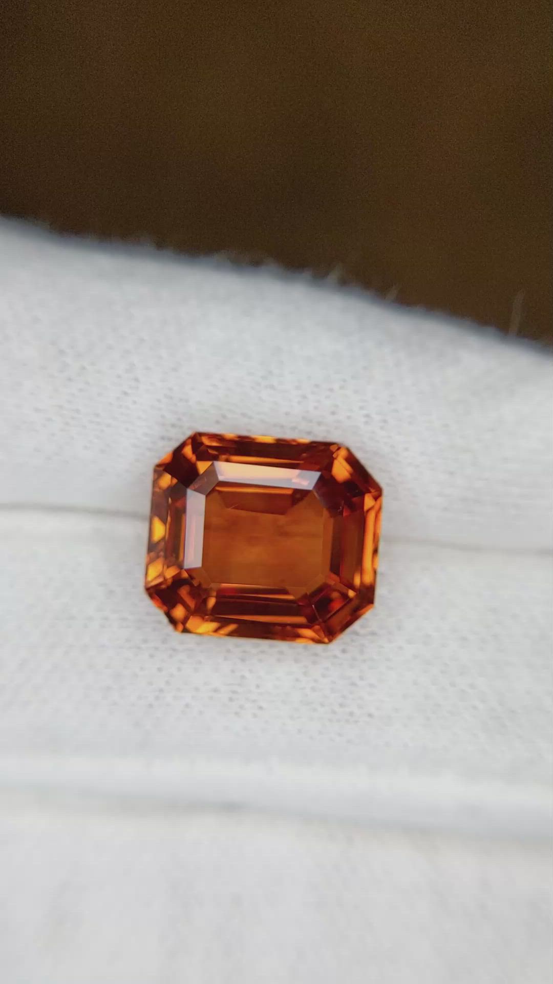 10.60 Ct. Orange Sapphire from Ceylon (Sri Lanka) Size Video