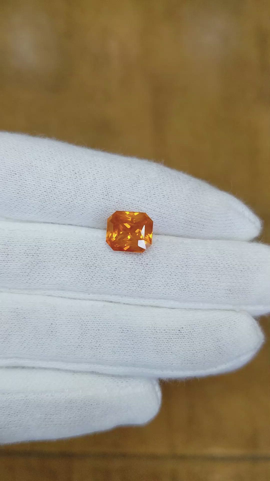 4.30 Ct. Orange Sapphire from Ceylon (Sri Lanka) Size Video