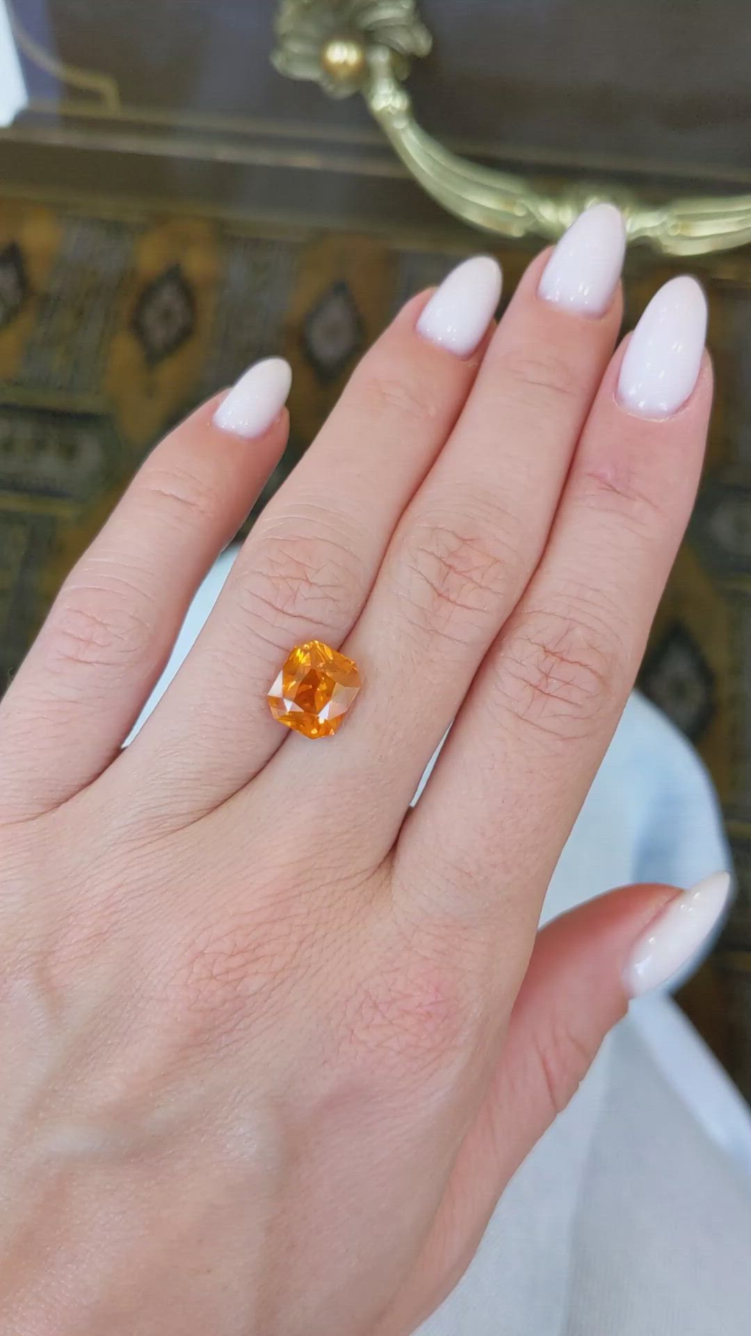 4.30 Ct. Orange Sapphire from Ceylon (Sri Lanka) Size Video
