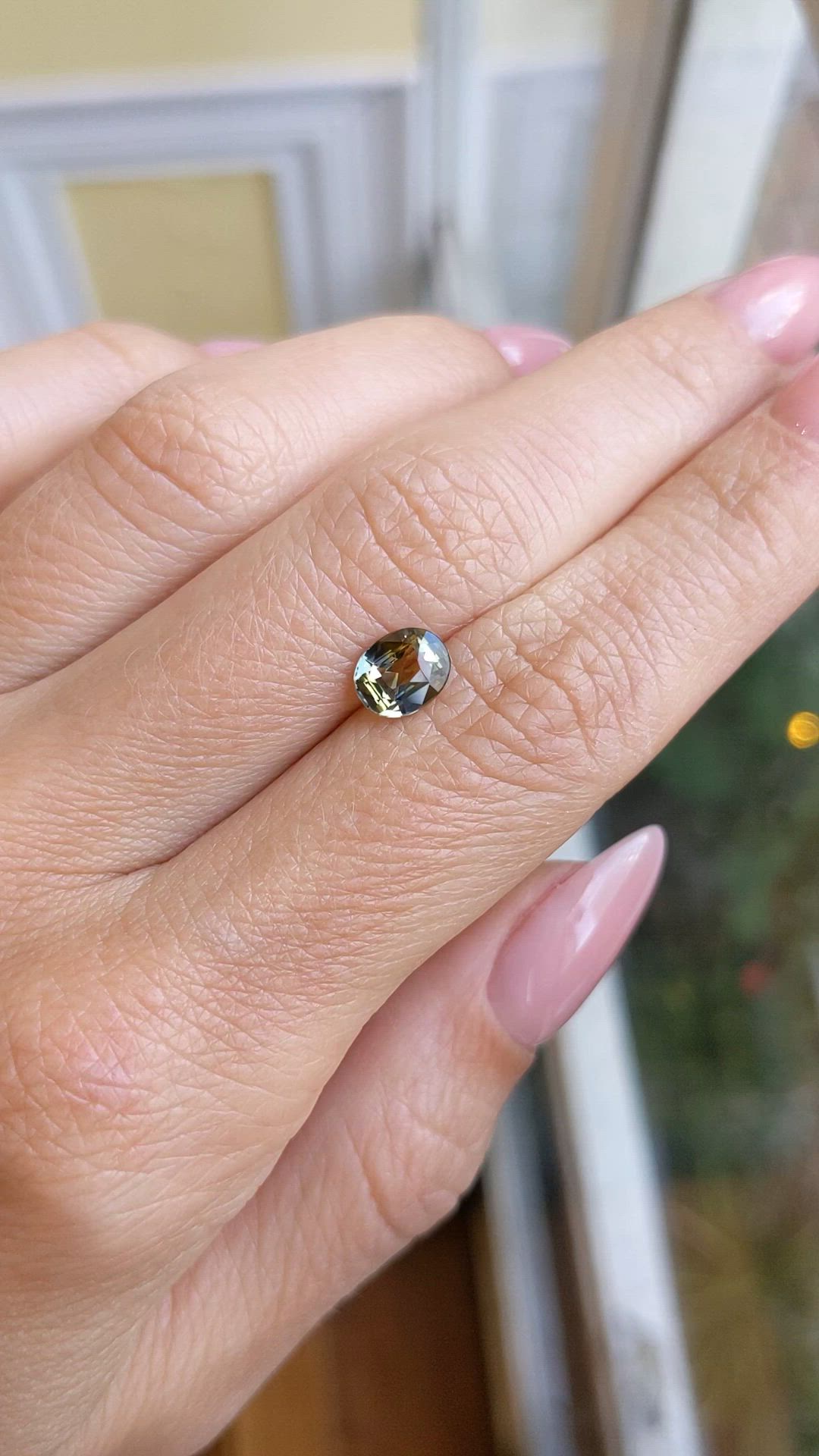 1.13 Ct. Bi Color Sapphire from Ceylon (Sri Lanka) Size Video