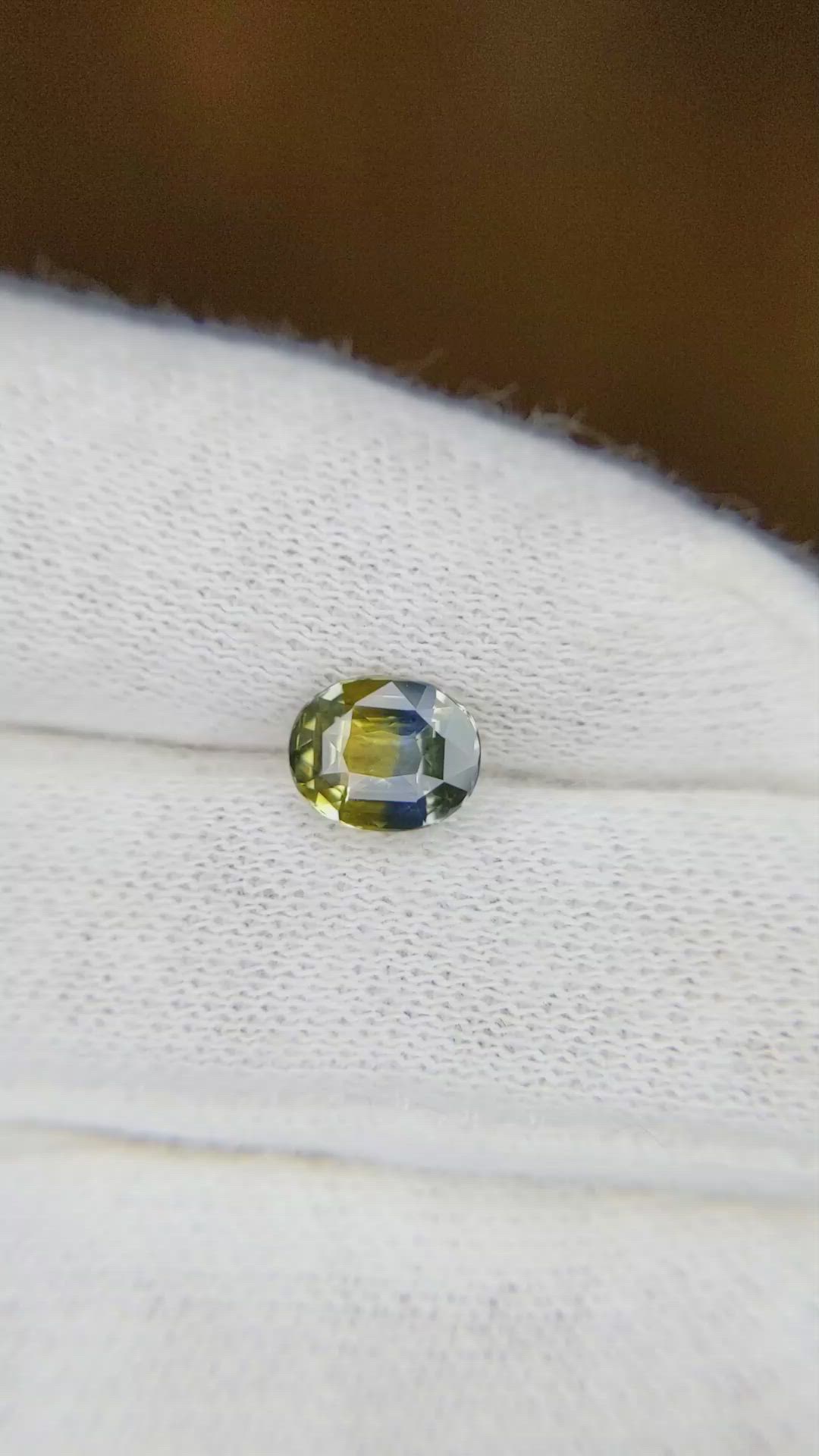 1.13 Ct. Bi Color Sapphire from Ceylon (Sri Lanka) Size Video