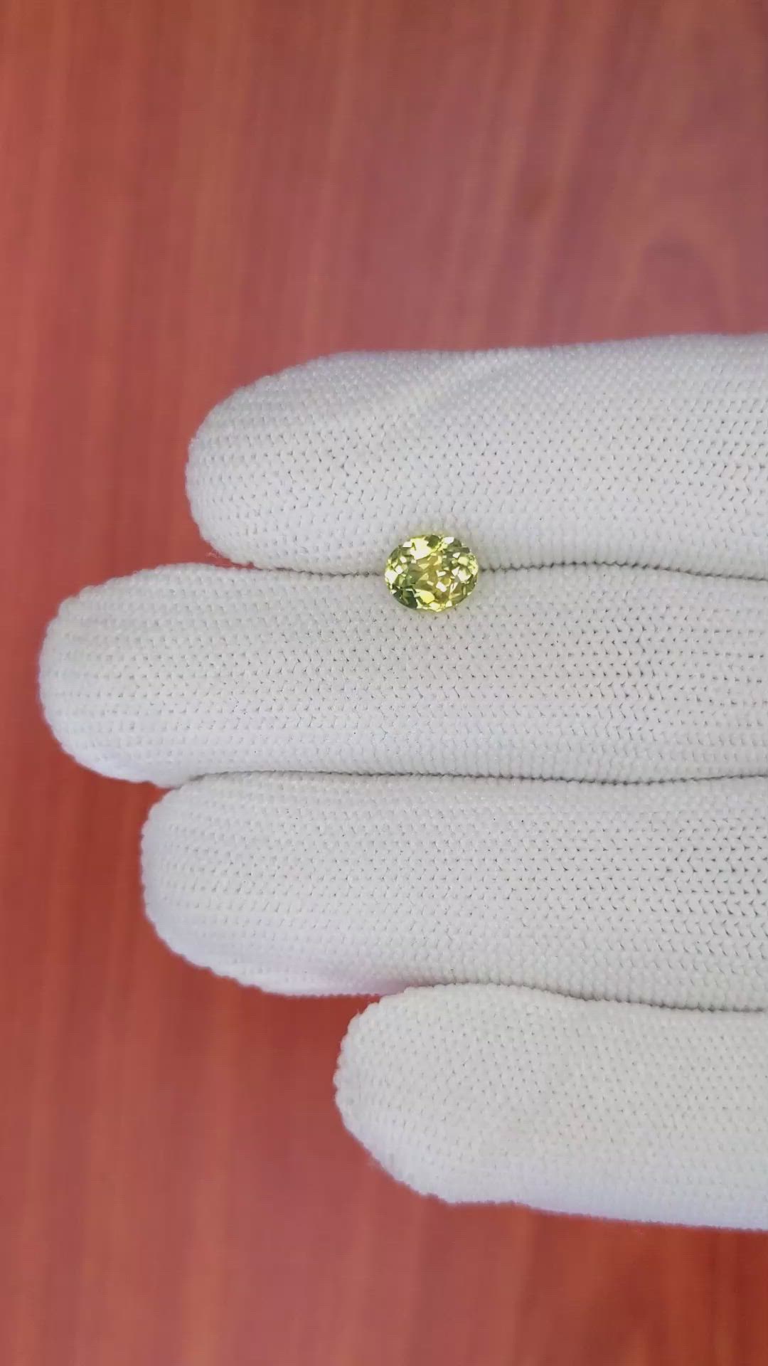 1.22 Ct. Yellowish Green Sapphire from Ceylon (Sri Lanka) Size Video