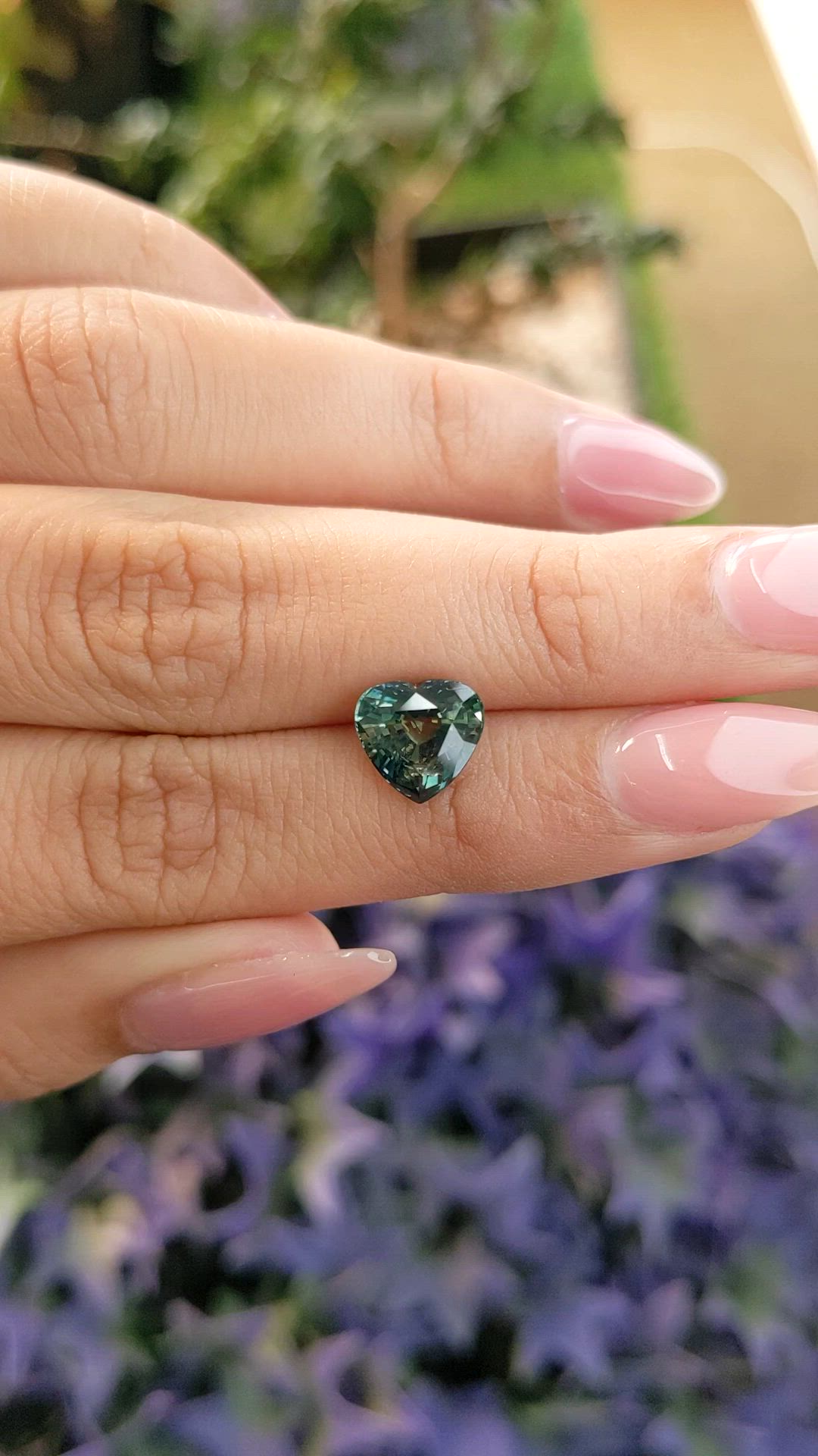 3.34 Ct. Bi Color Sapphire from Ceylon (Sri Lanka) Size Video