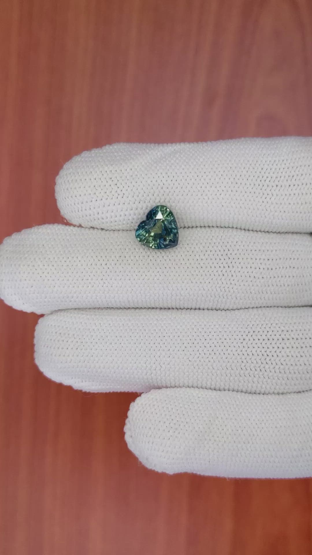 3.34 Ct. Bi Color Sapphire from Ceylon (Sri Lanka) Size Video